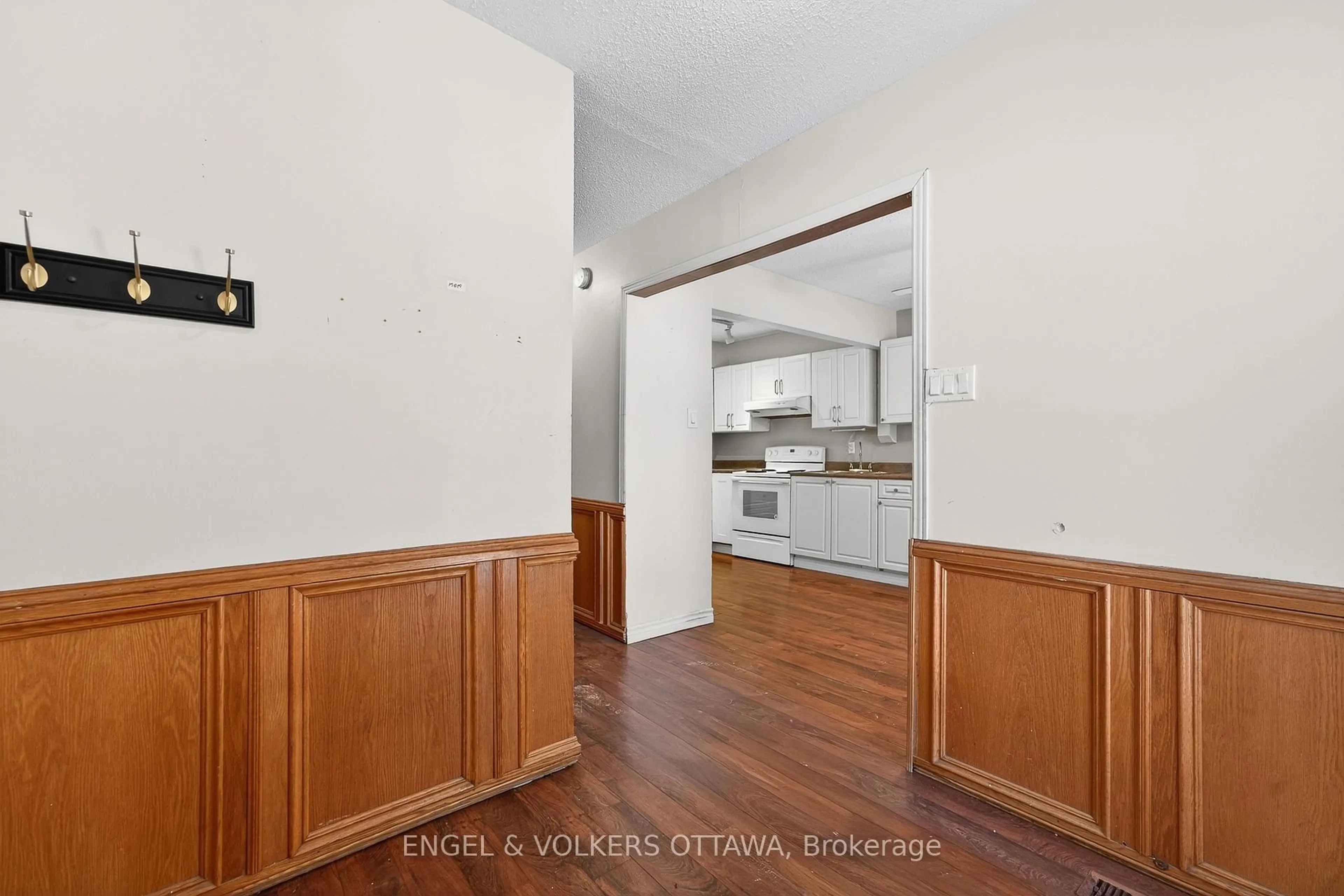 Standard kitchen, unknown for 1449 Ridgebrook Dr #124, Ottawa Ontario K1B 4T1