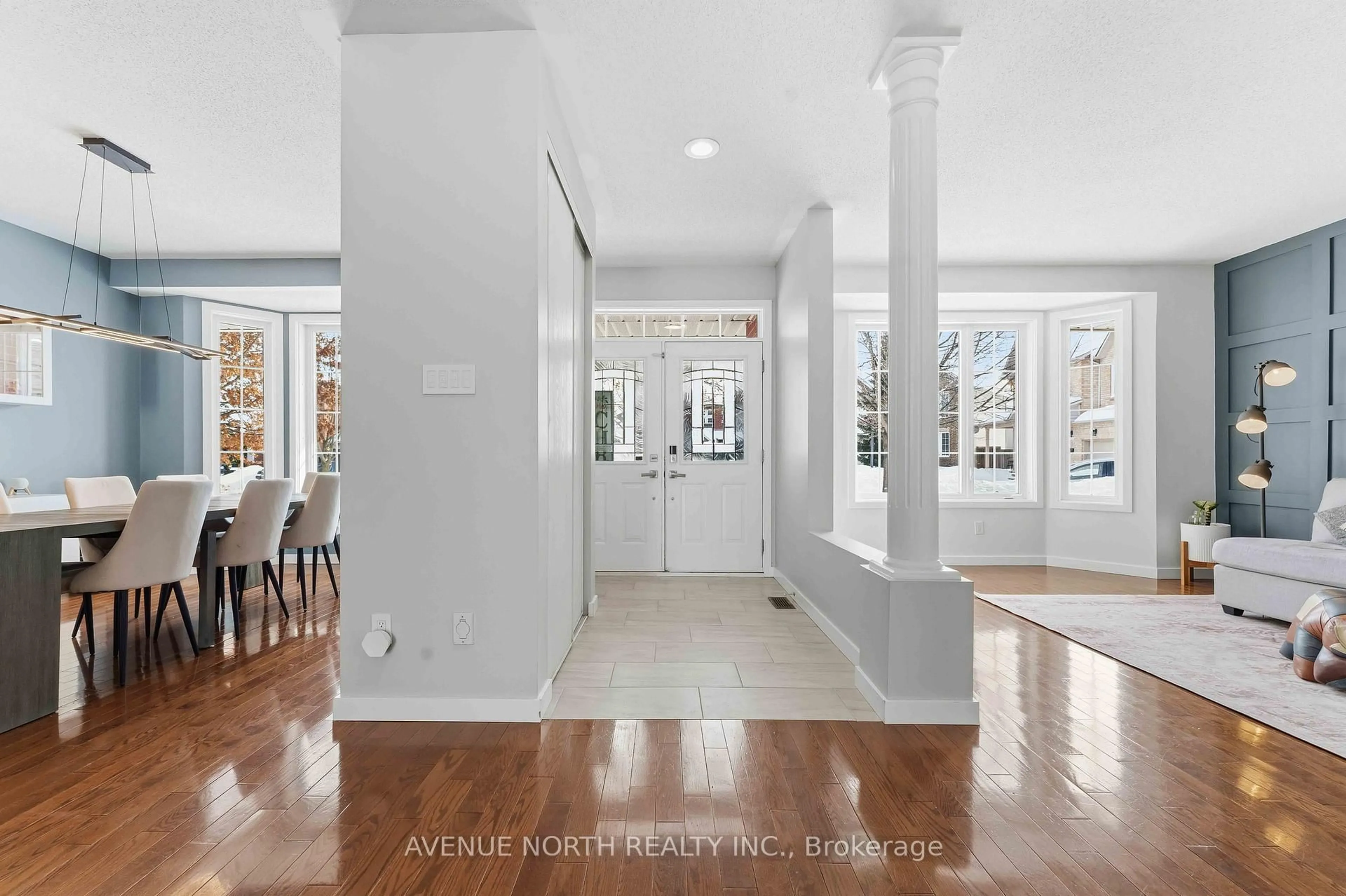 Indoor entryway for 107 Dugas Crt, Ottawa Ontario K4A 4N2