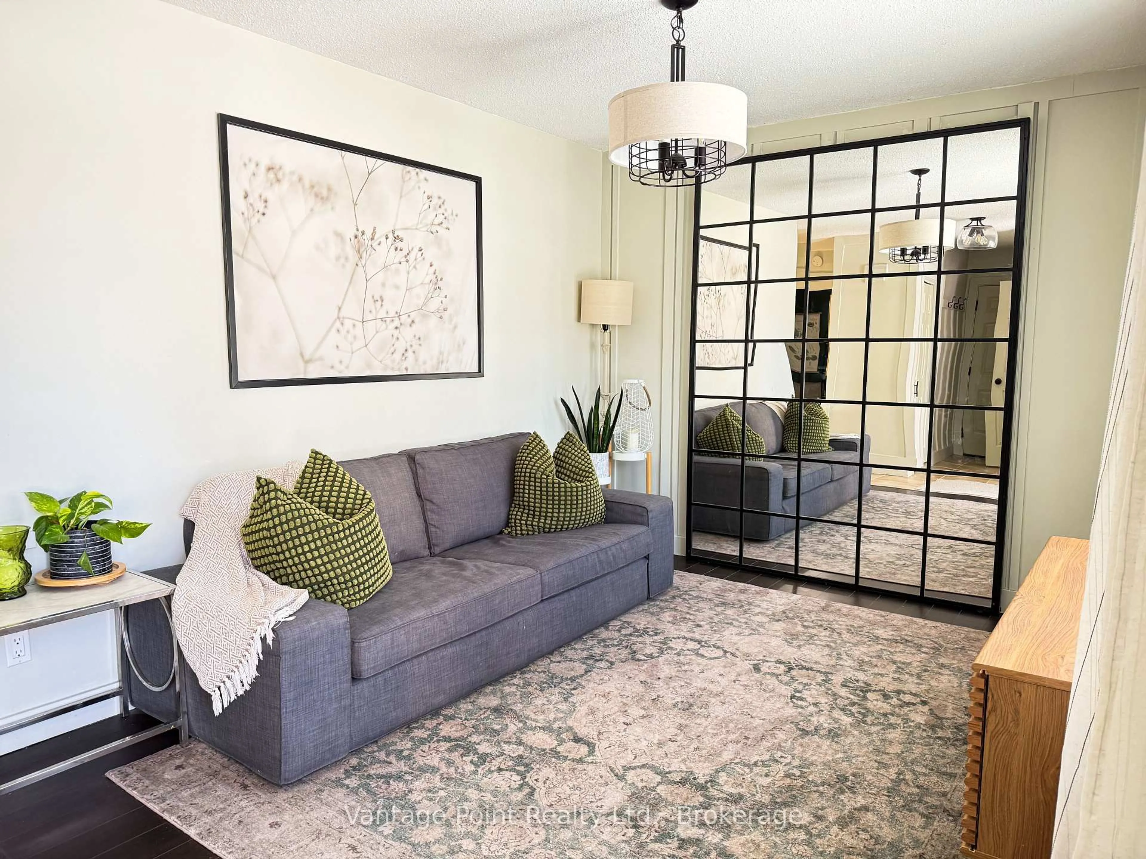 Living room with furniture, unknown for 331 Morrison Rd, Kitchener Ontario N2A 3A1