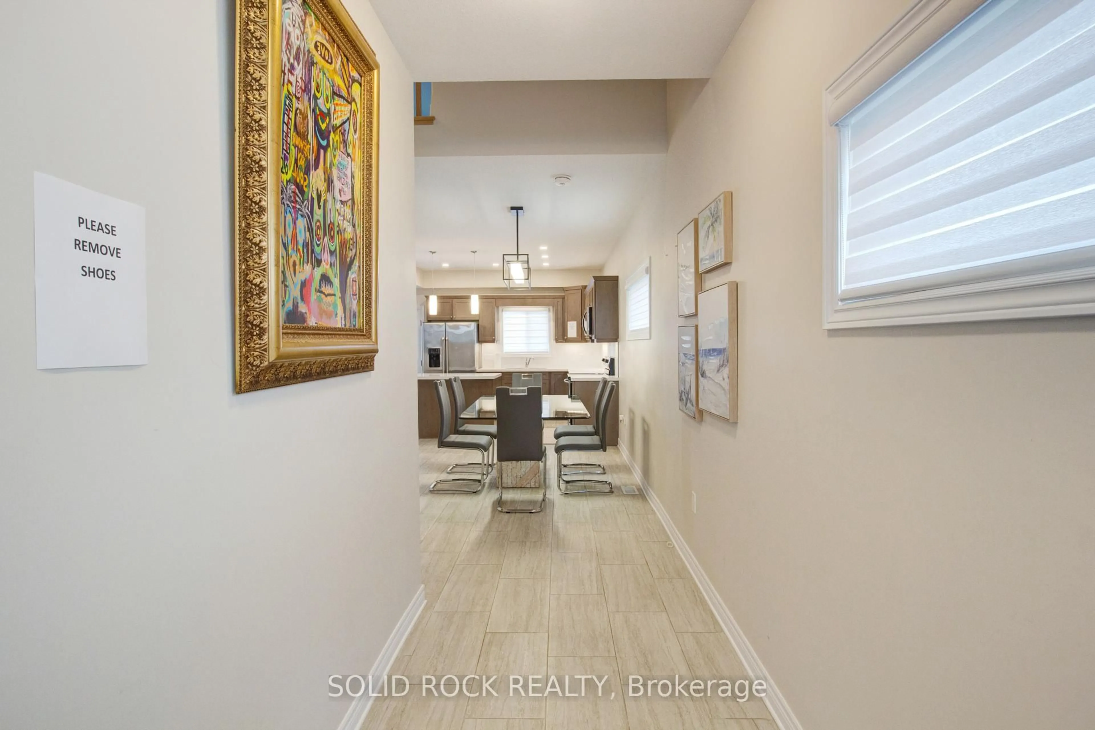 Indoor entryway for 7387 Sherrilee Cres, Niagara Falls Ontario L2H 3T4