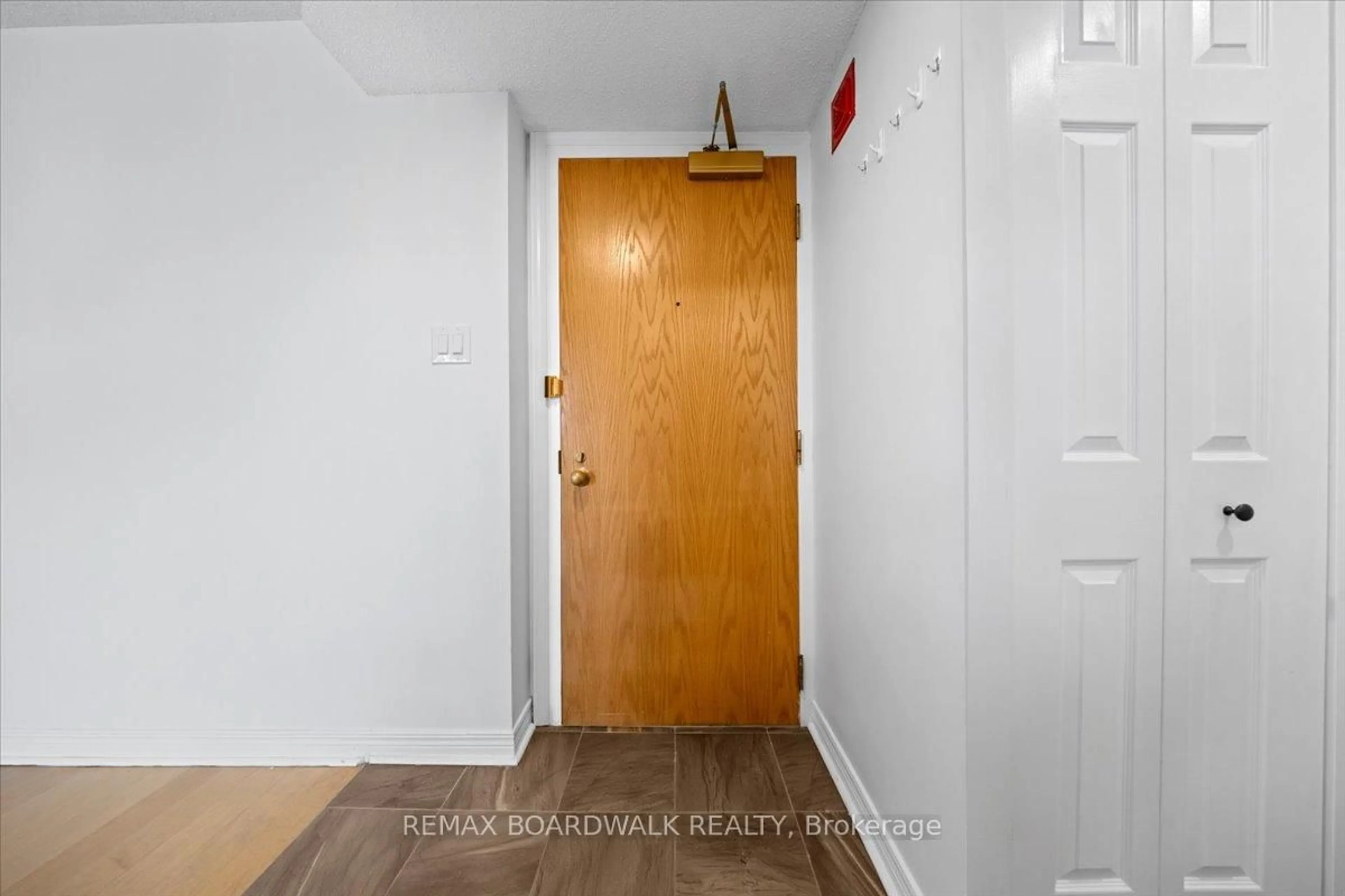 Indoor entryway for 15 Murray St #308, Ottawa Ontario K1N 9M5