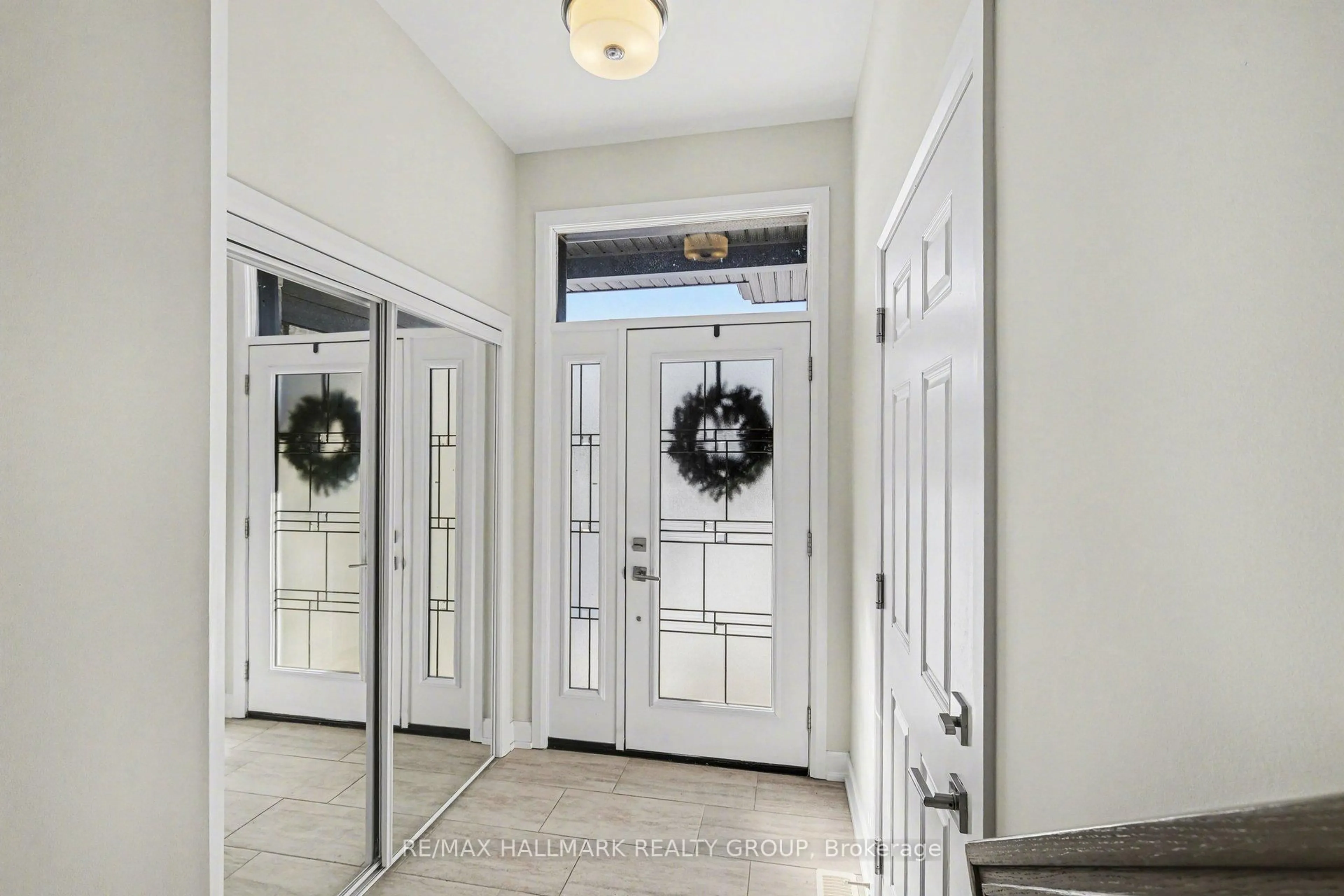Indoor entryway for 182 Argile St, Casselman Ontario K0A 1M0