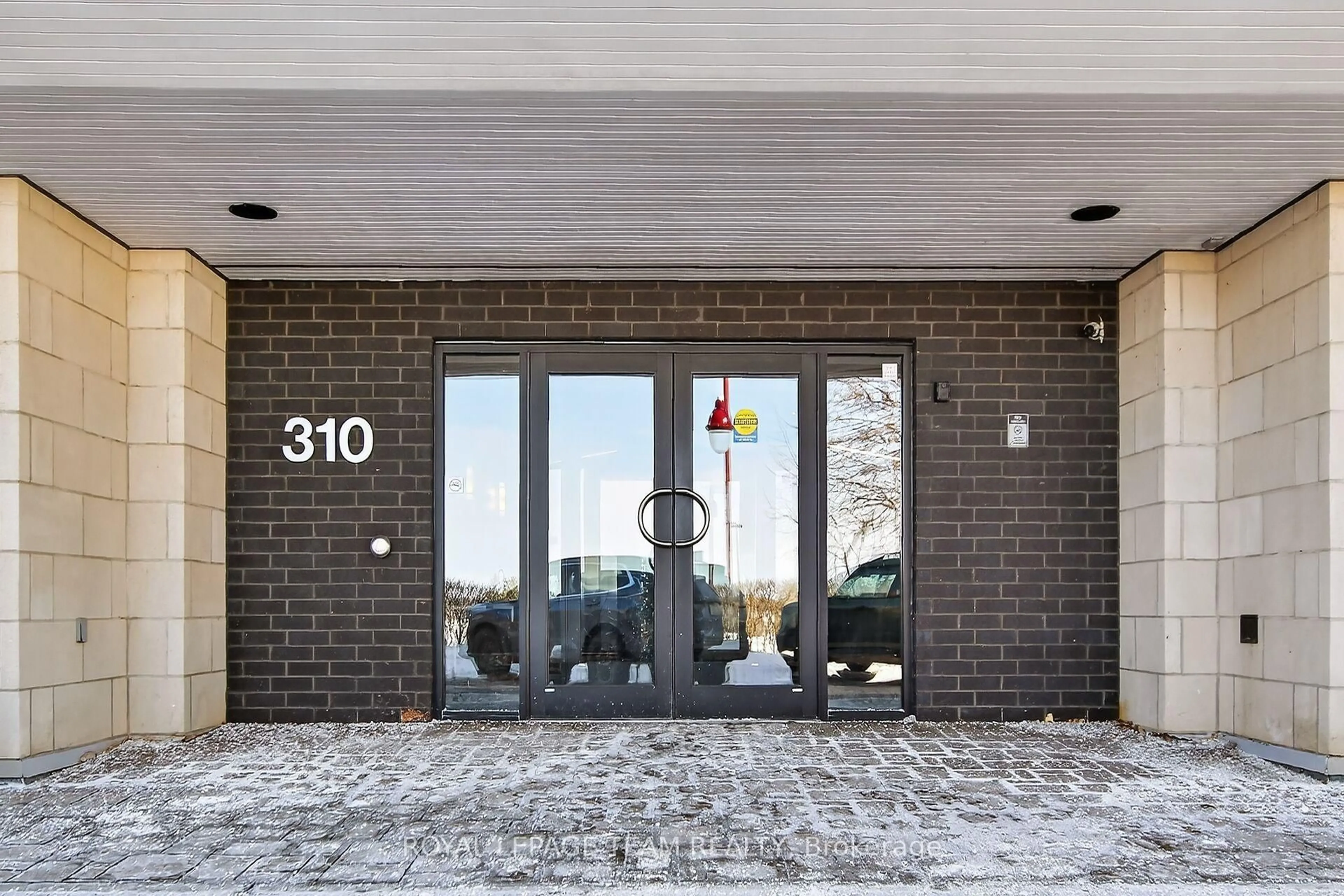 Indoor foyer for 310 Centrum Blvd #204, Ottawa Ontario K1E 0A3