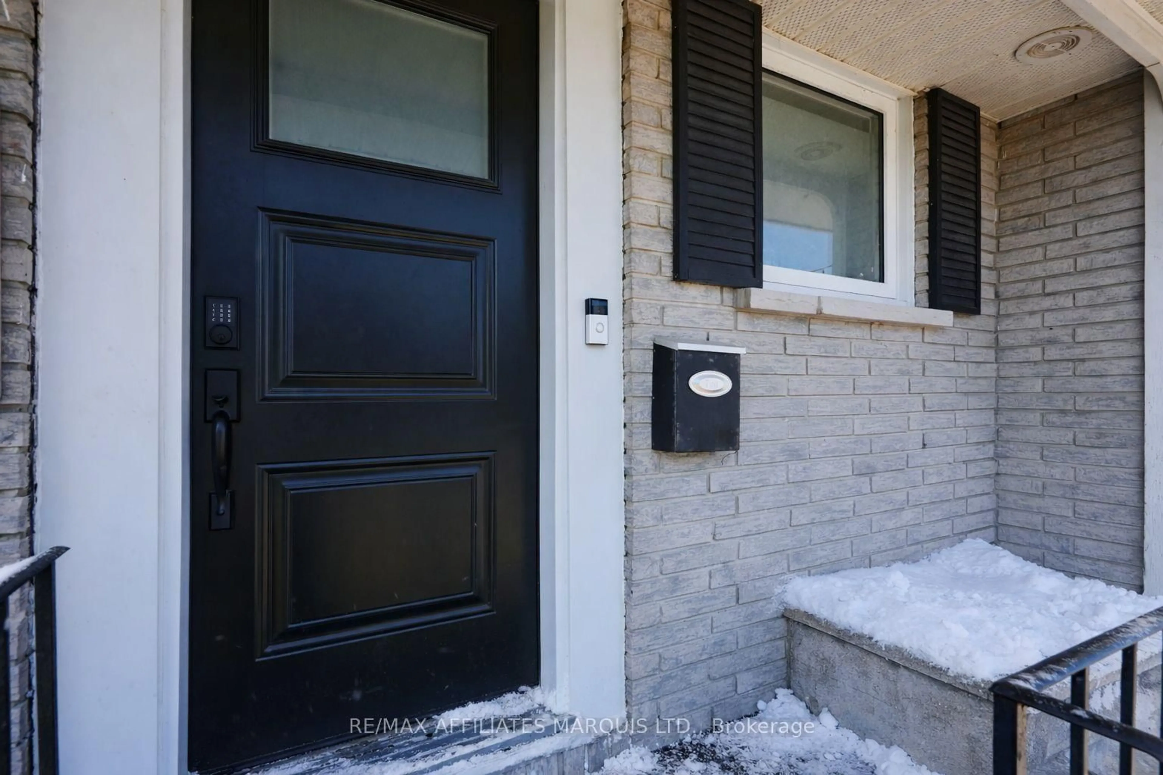 Indoor entryway for 1340 Alfred St, Cornwall Ontario K6J 4Z8