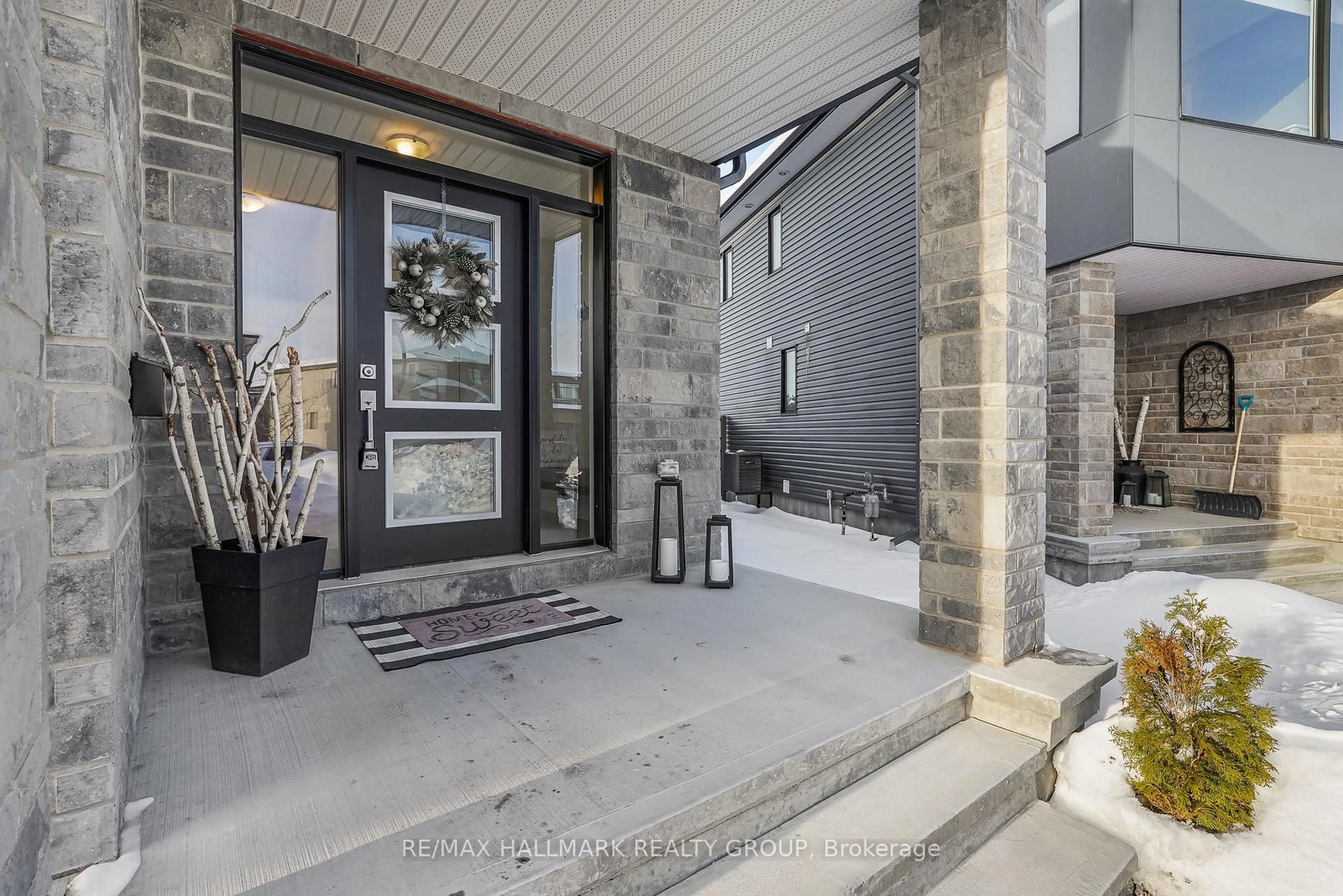 Indoor entryway for 1204 DIAMOND St, Clarence-Rockland Ontario K4K 0M1