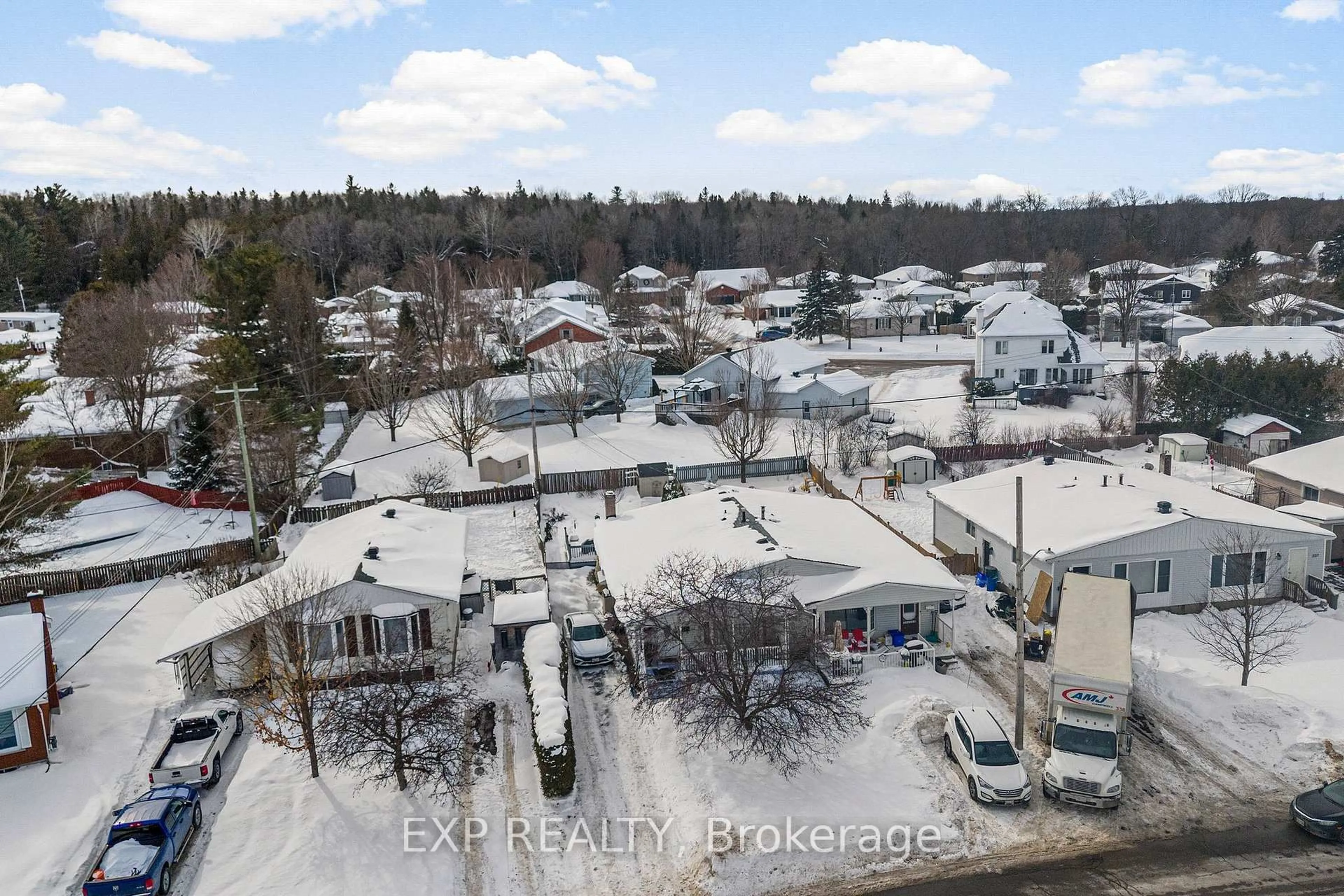 A pic from outside/outdoor area/front of a property/back of a property/a pic from drone, street for 225 Airth Blvd, Renfrew Ontario K7V 4B8