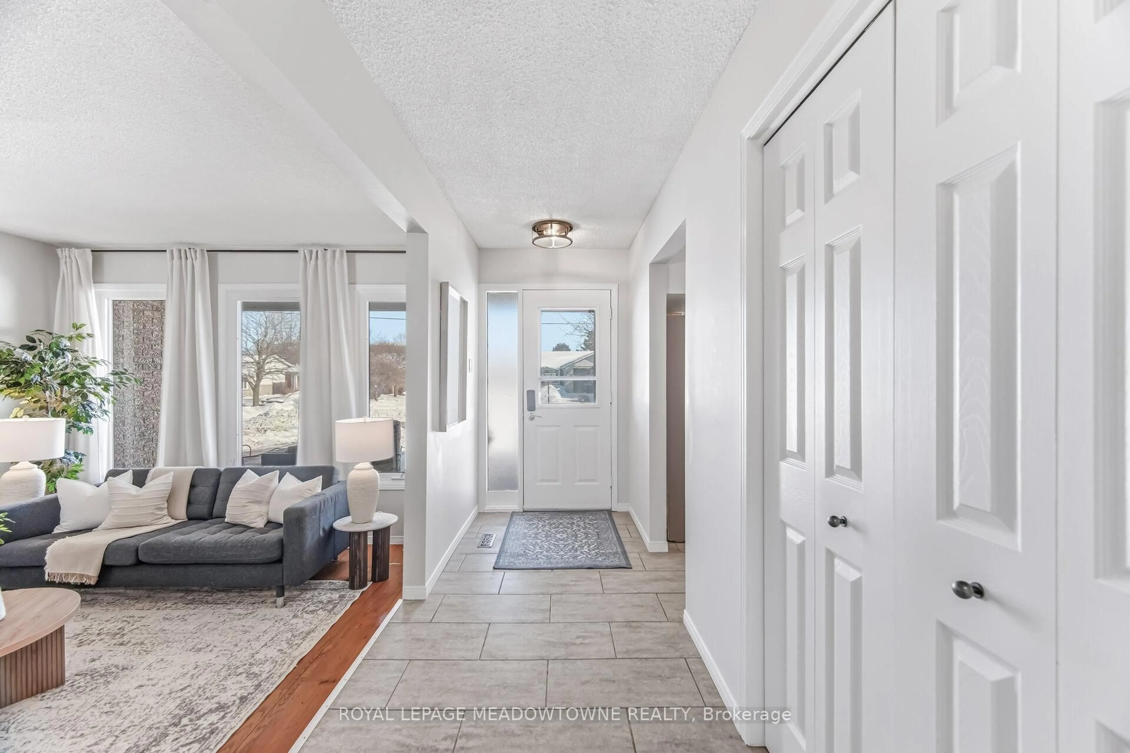 Indoor entryway for 245 Queen St, Guelph/Eramosa Ontario N0B 2K0