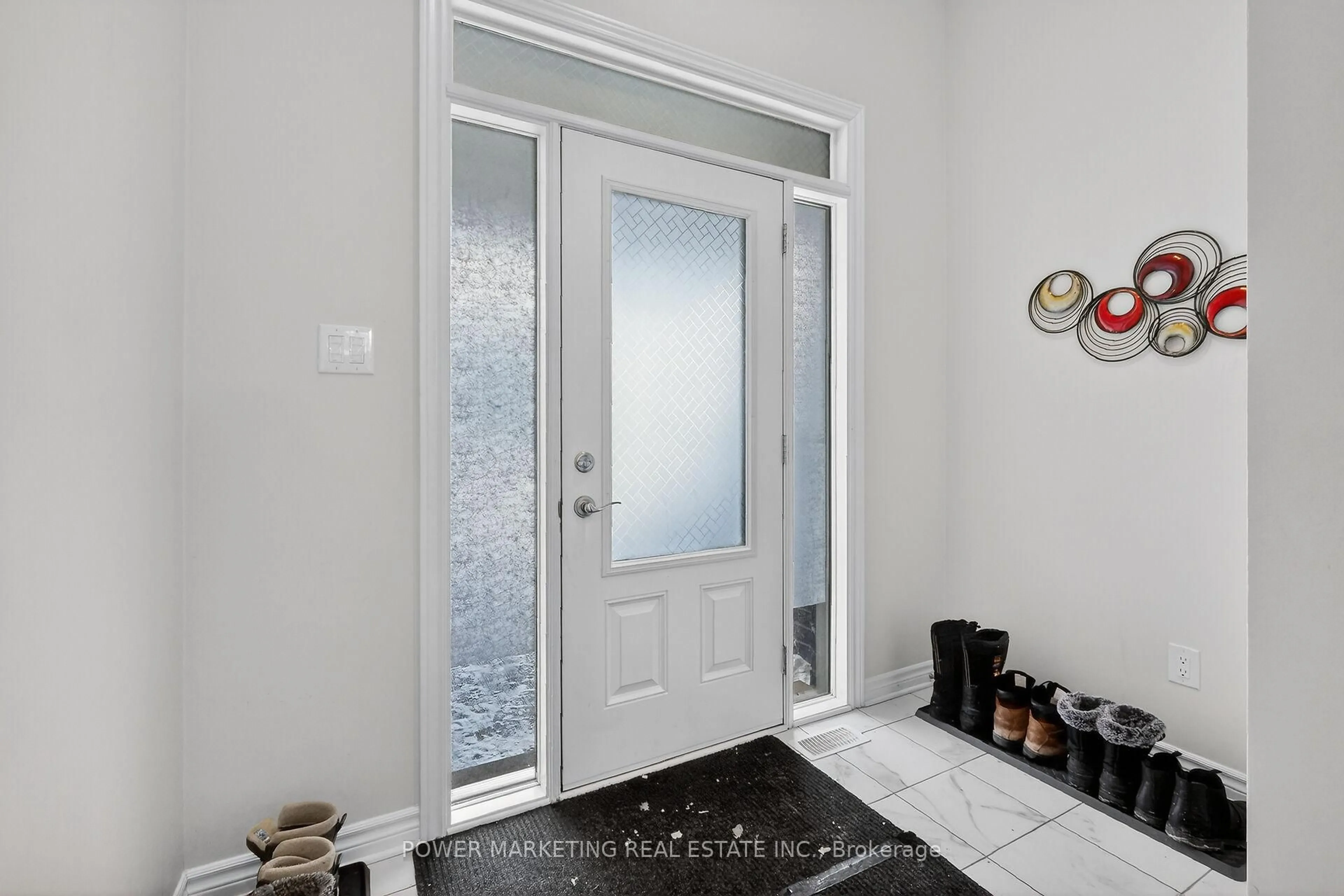 Indoor entryway for 528 ENCLAVE Lane, Clarence-Rockland Ontario K4K 0M8