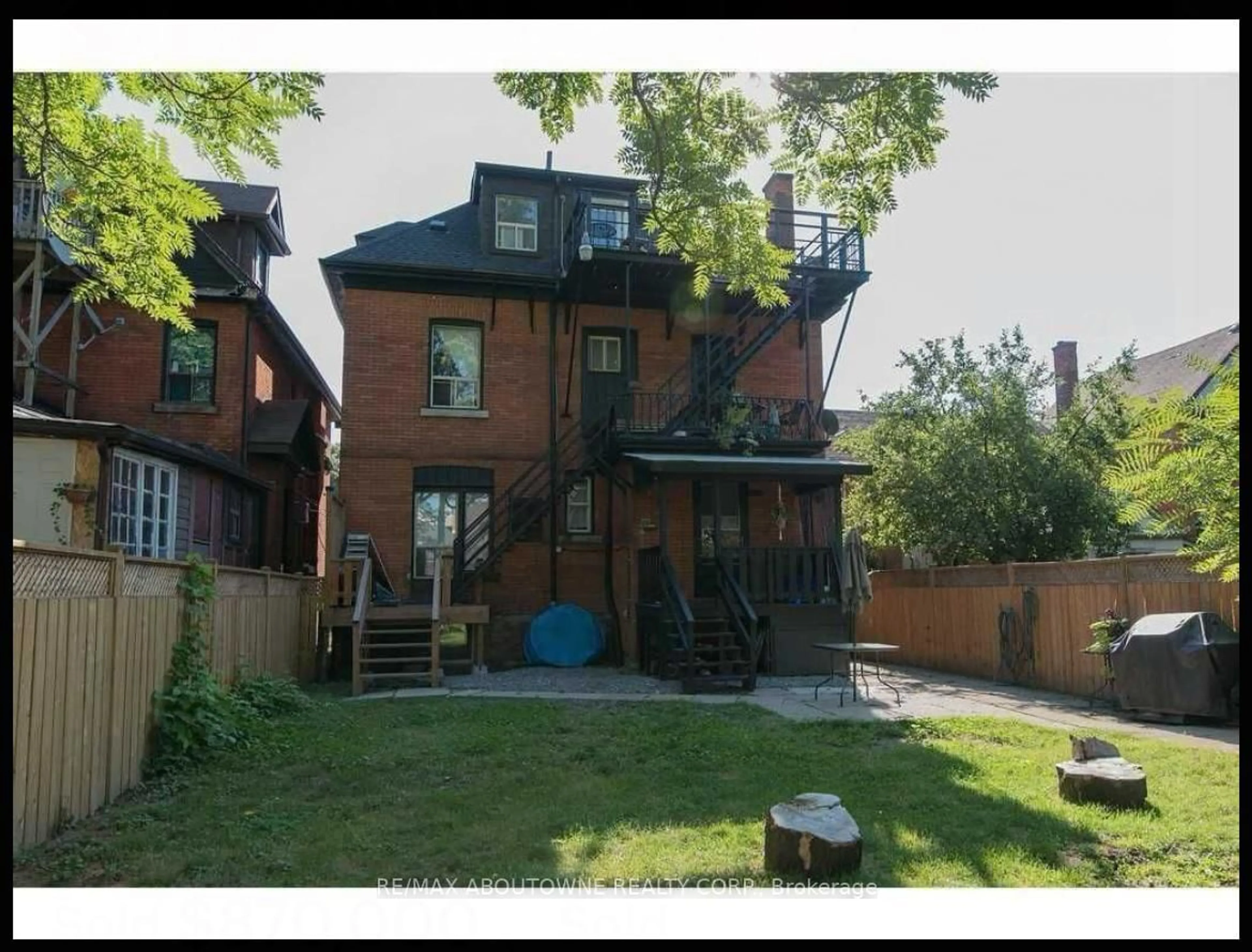 Home with brick exterior material, street for 66 Wellington St, Hamilton Ontario L8N 2R1