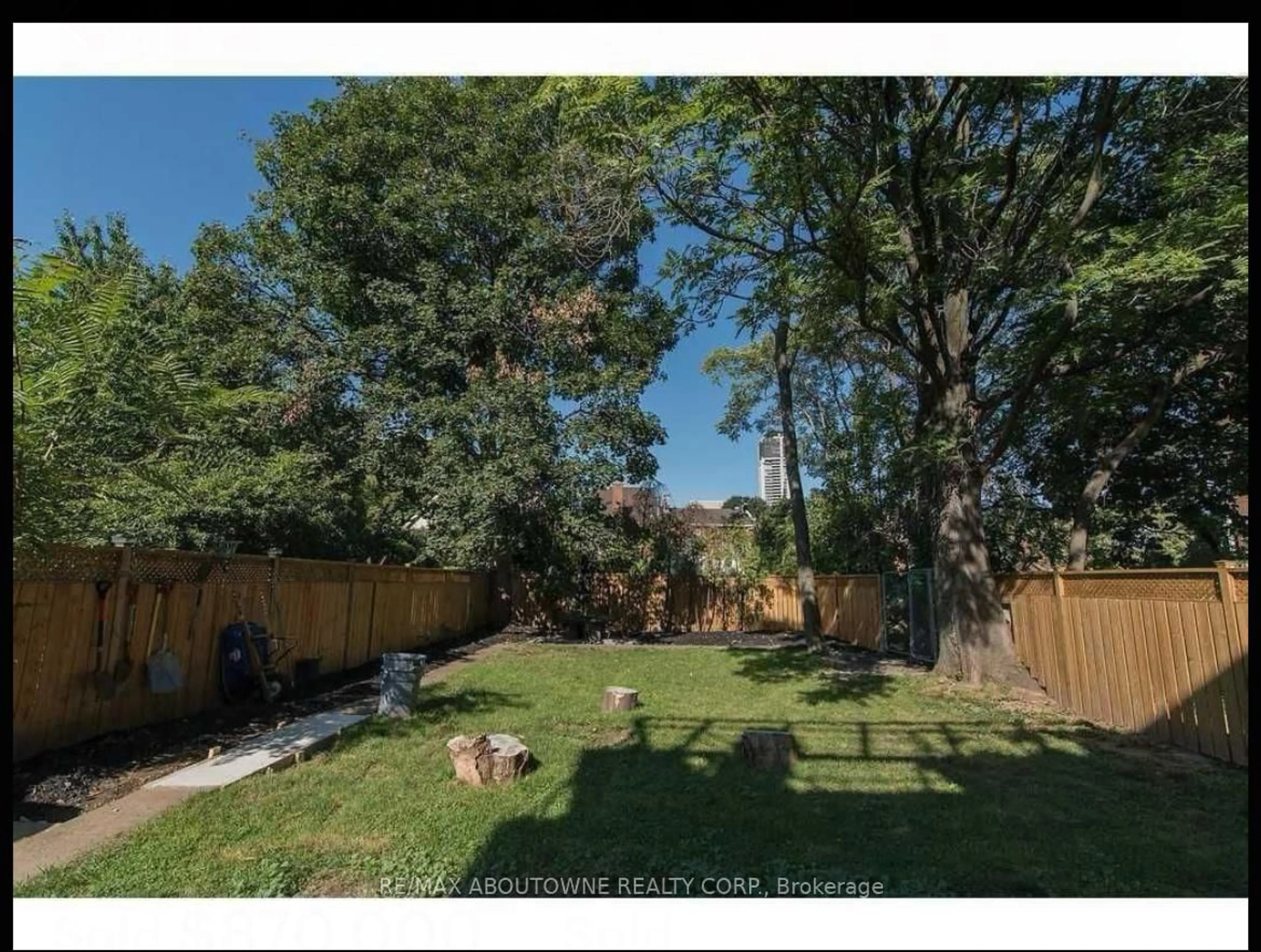 A pic from outside/outdoor area/front of a property/back of a property/a pic from drone, forest/trees view for 66 Wellington St, Hamilton Ontario L8N 2R1