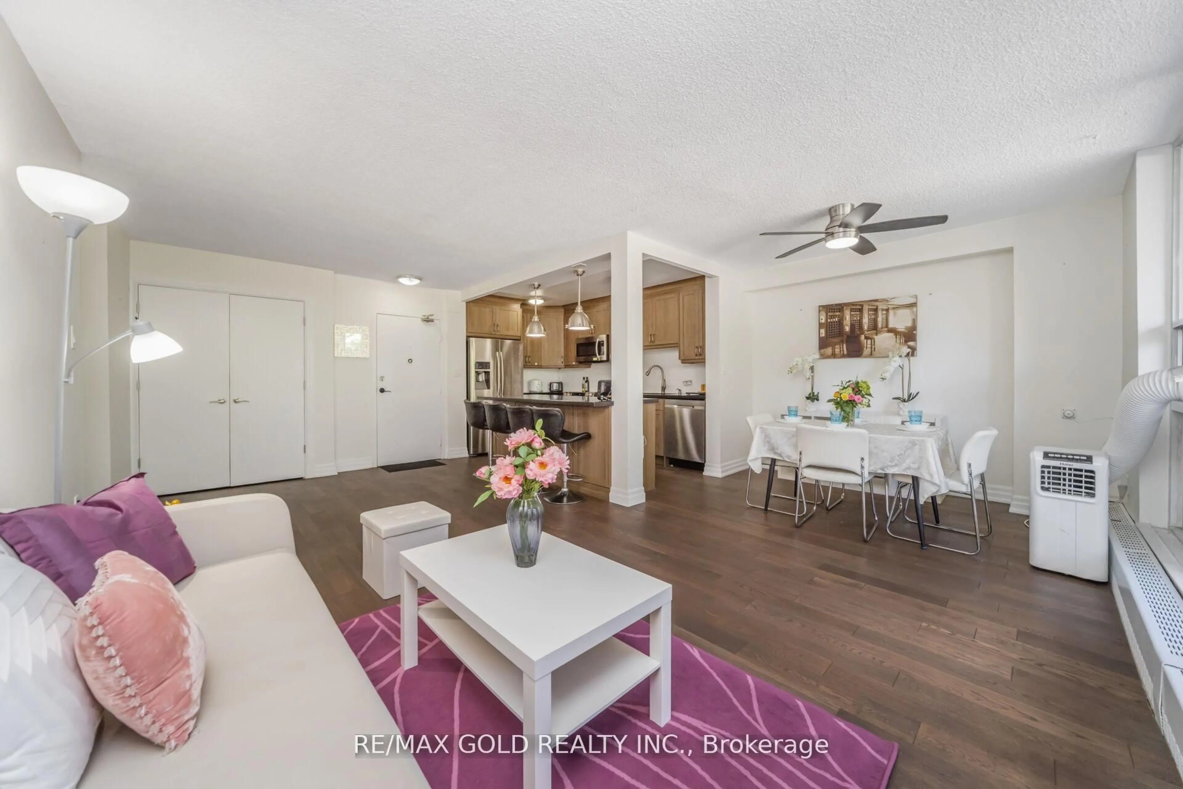 Open concept kitchen, wood/laminate floor for 1964 Main St #404, Hamilton Ontario L8S 0E9