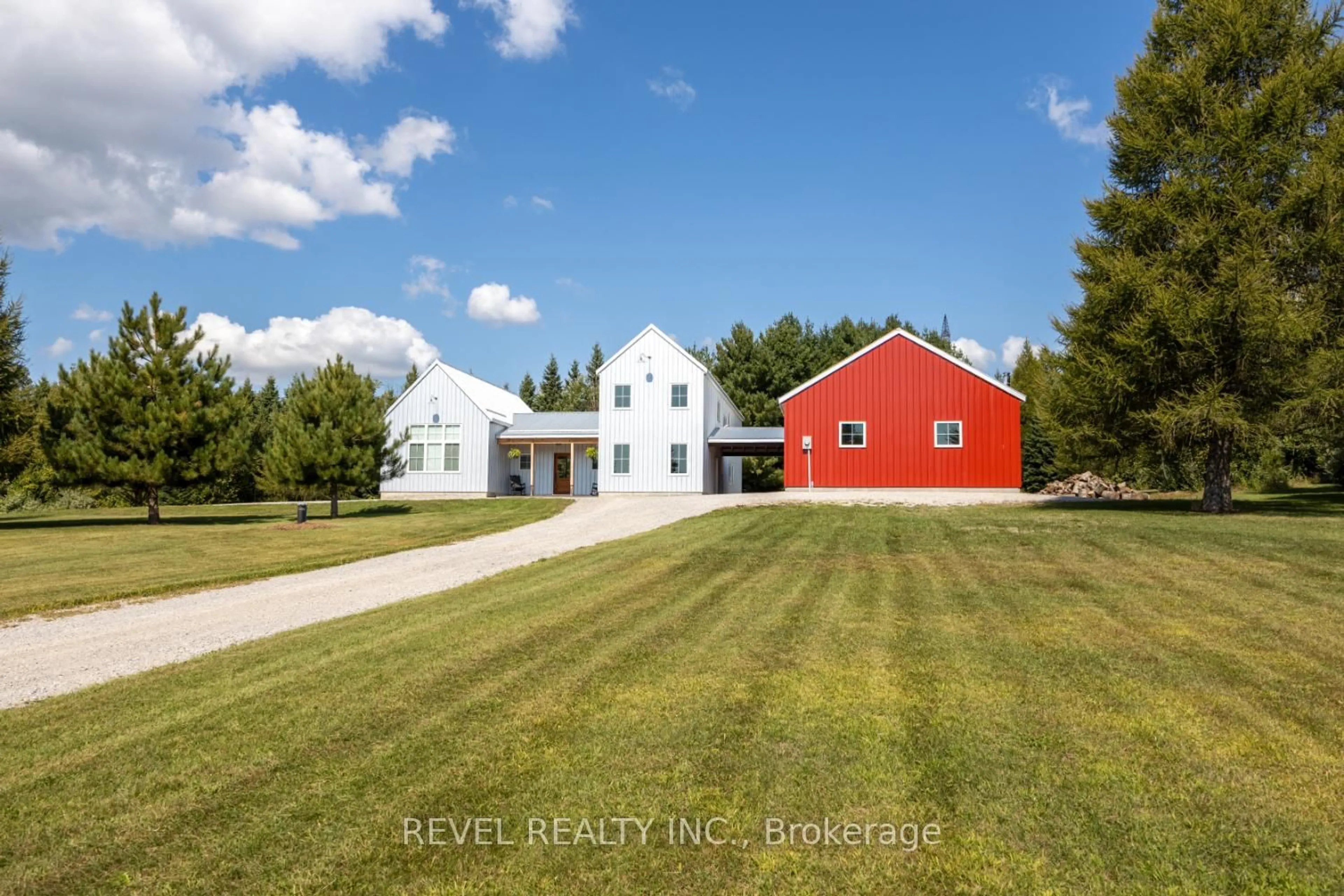 A pic from outside/outdoor area/front of a property/back of a property/a pic from drone, building for 1136 Marydale Park Rd, Port Hope Ontario L1A 3V7