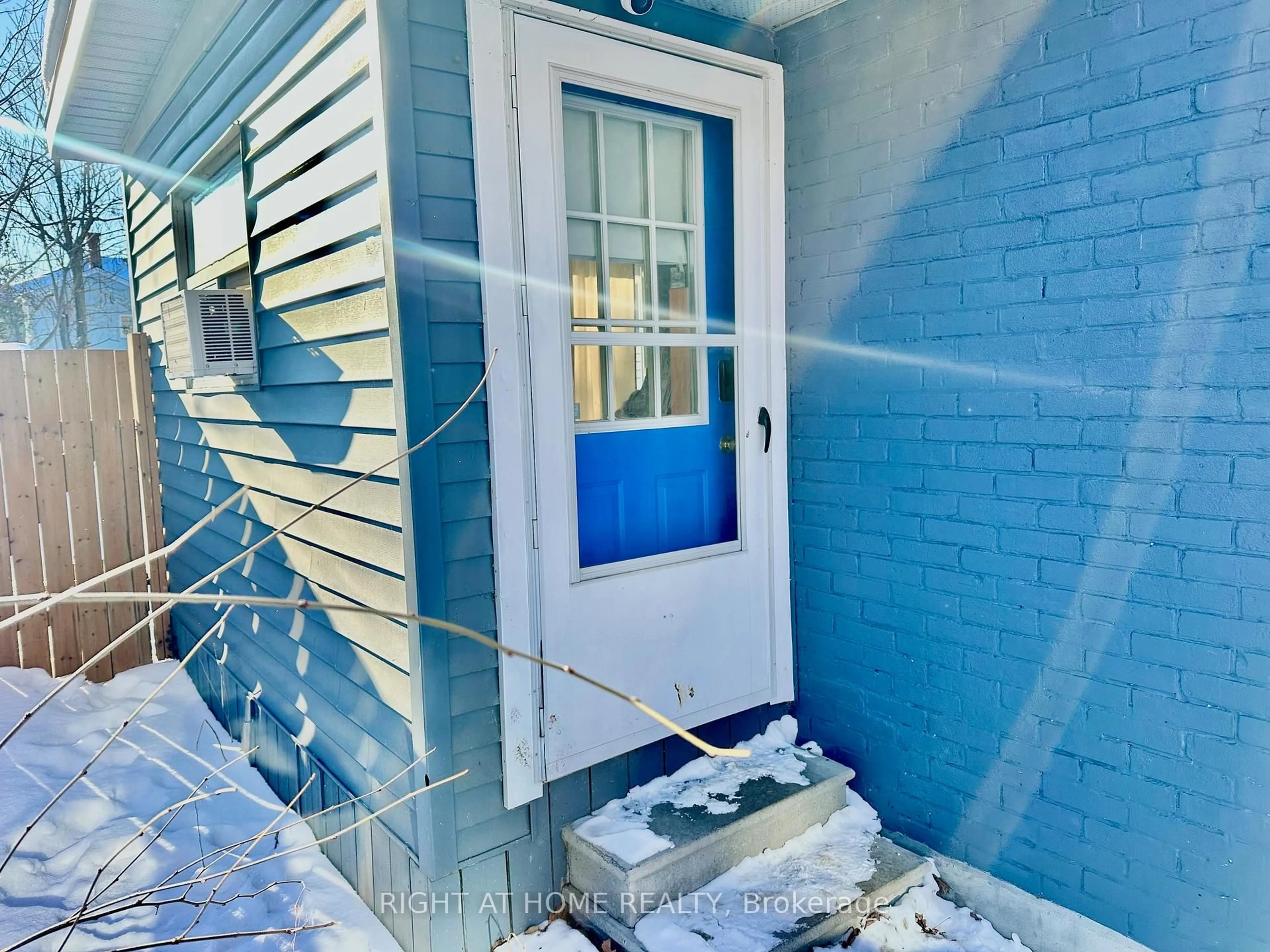 Unknown for 44 Albion St, Brantford Ontario N3T 3M3