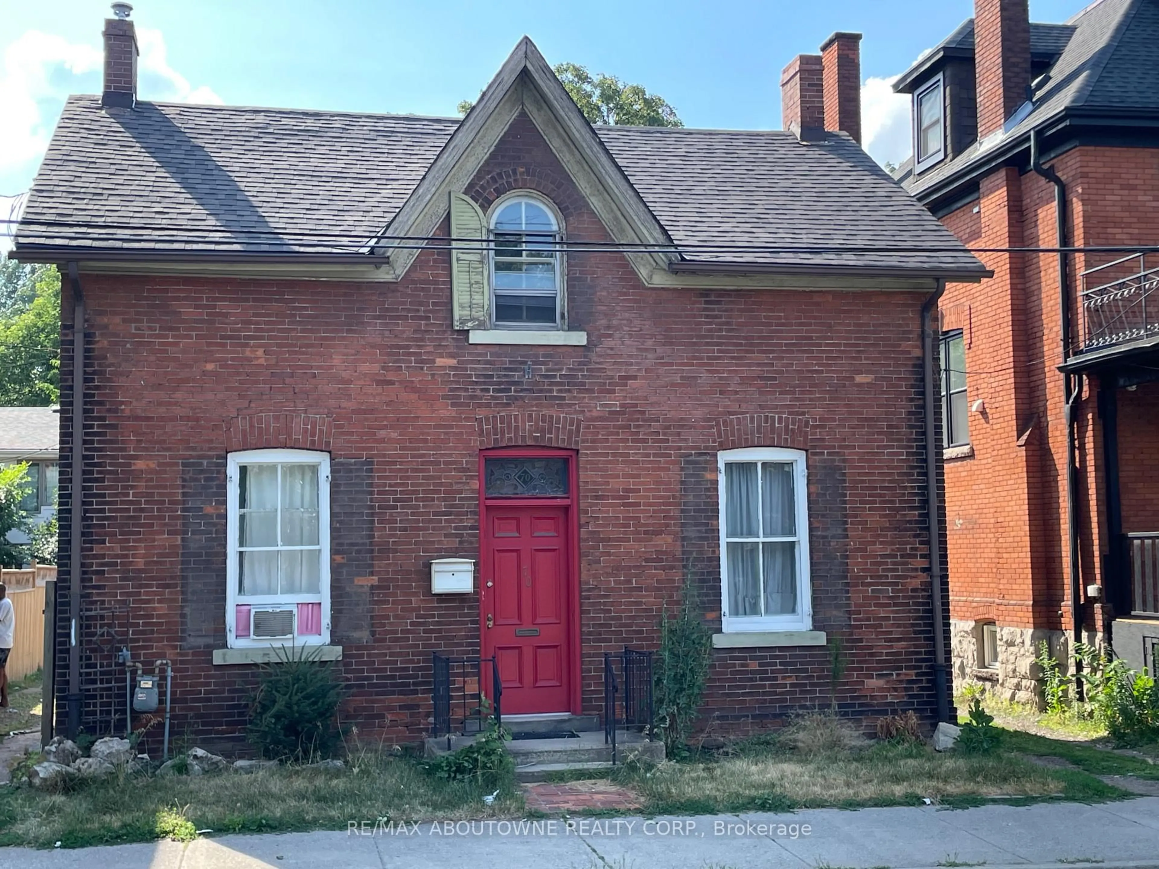 Home with brick exterior material, street for 70 Wellington St, Hamilton Ontario L8N 2R1