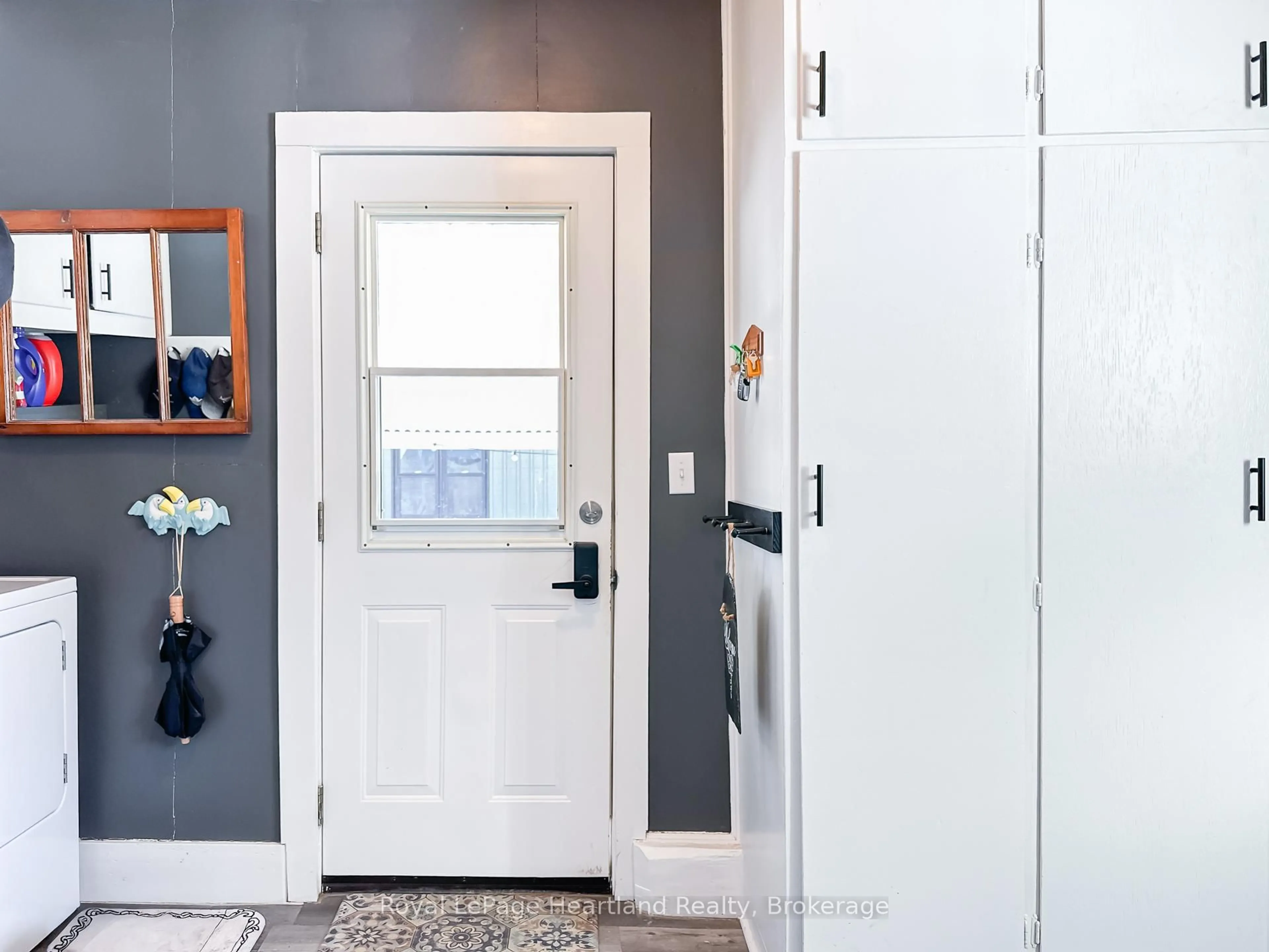 Indoor entryway for 346 Queen St, North Huron Ontario N0M 1H0