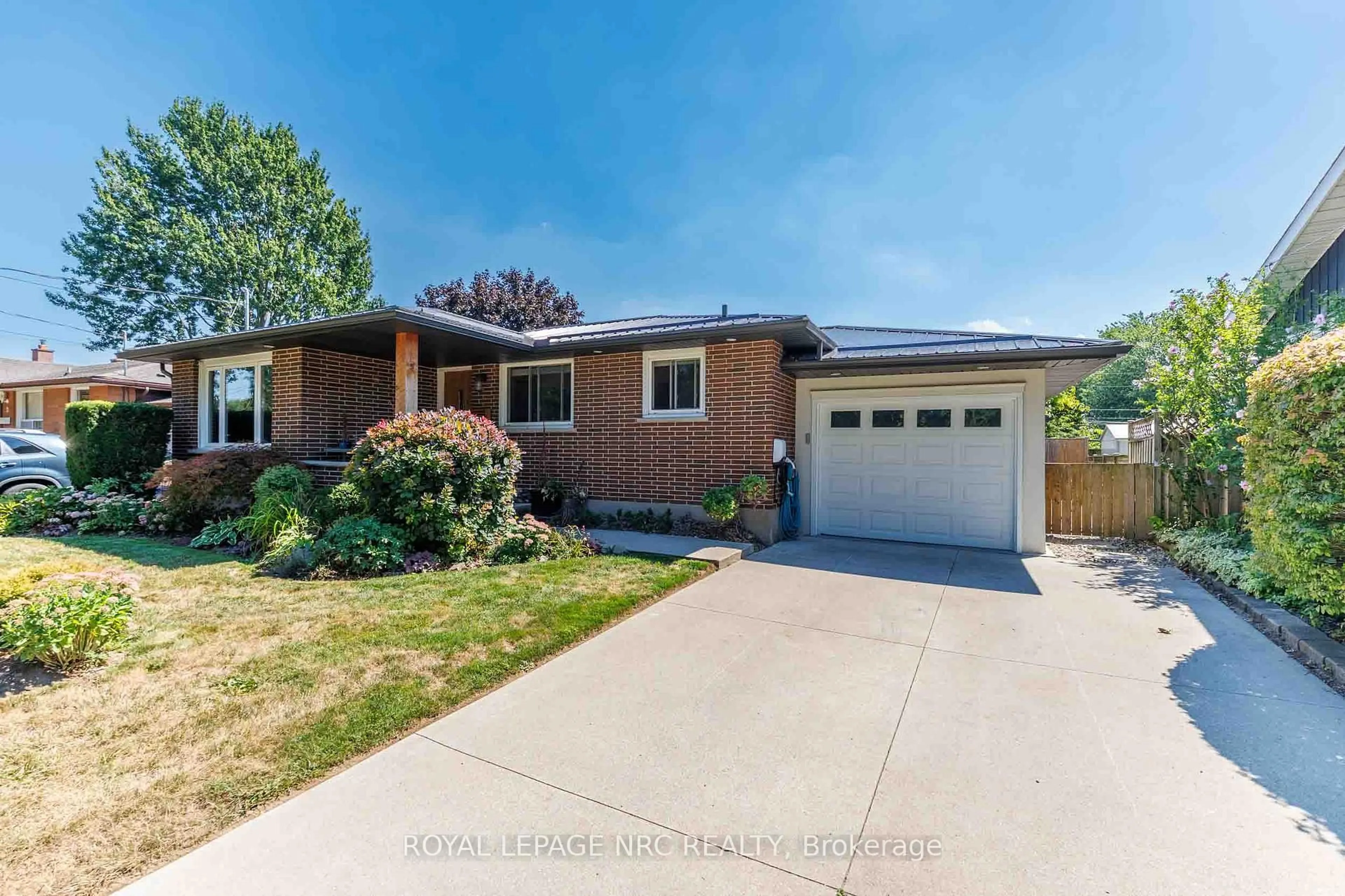 Home with brick exterior material, street for 6 CROYDON Dr, St. Catharines Ontario L2M 1J2