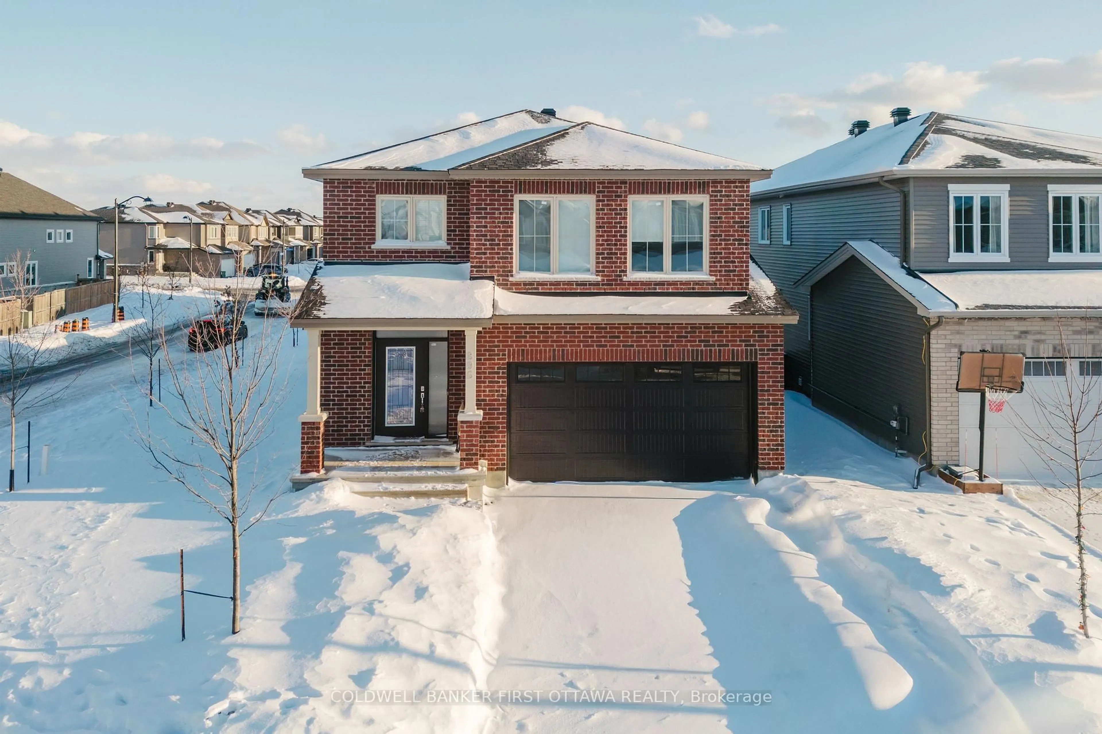 A pic from outside/outdoor area/front of a property/back of a property/a pic from drone, street for 896 Sendero Way, Stittsville Ontario K2S 2W8