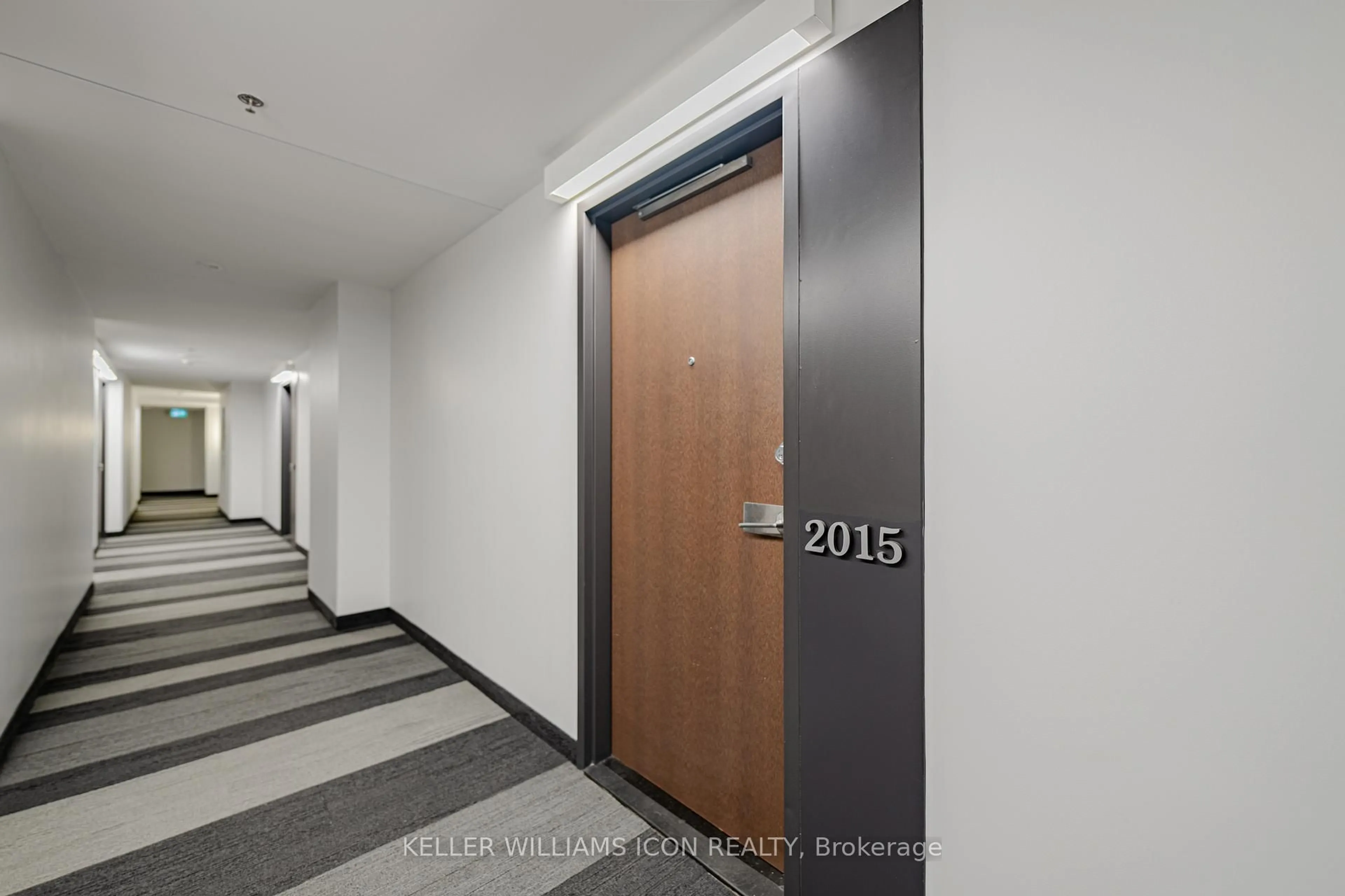 Indoor foyer for 199 Slater St #2015, Ottawa Ontario K1P 0C8