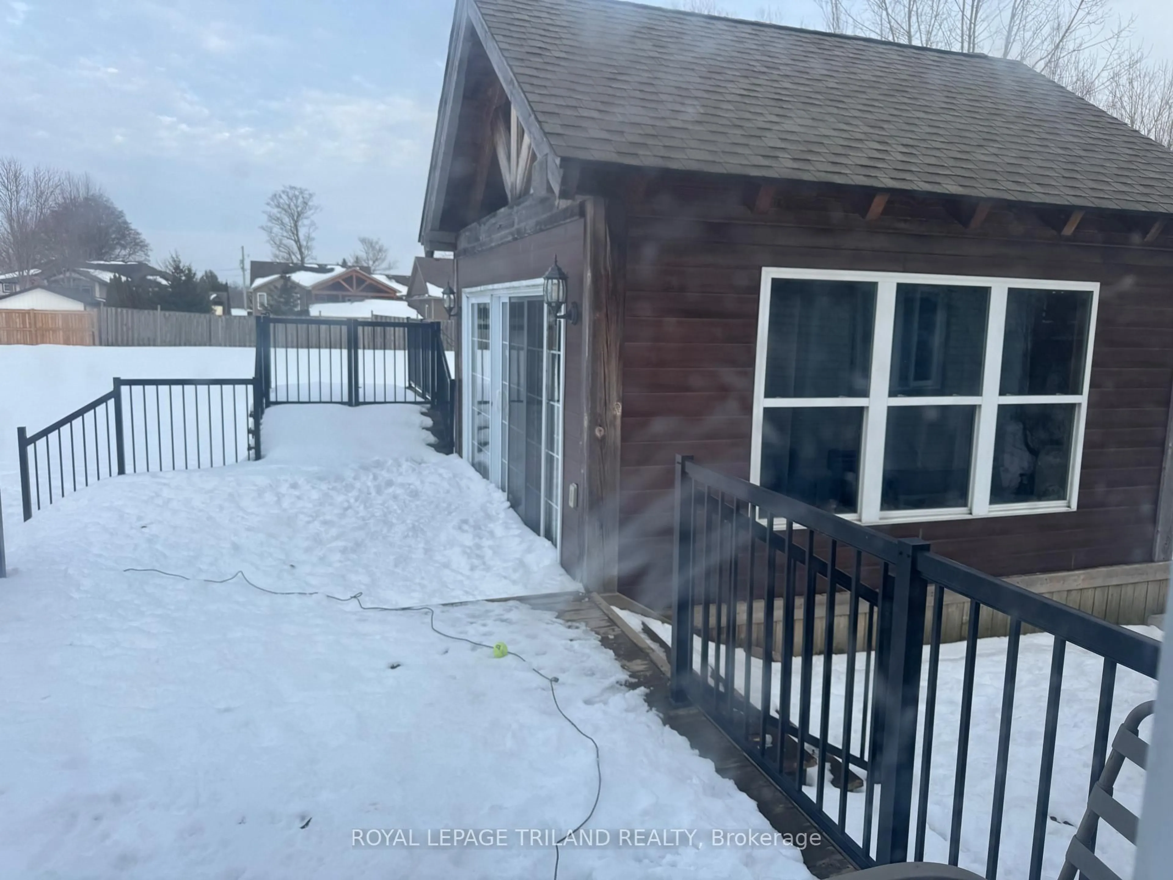 A pic from outside/outdoor area/front of a property/back of a property/a pic from drone, unknown for 40 CENTRE St, Bayham Ontario N0J 1Z0