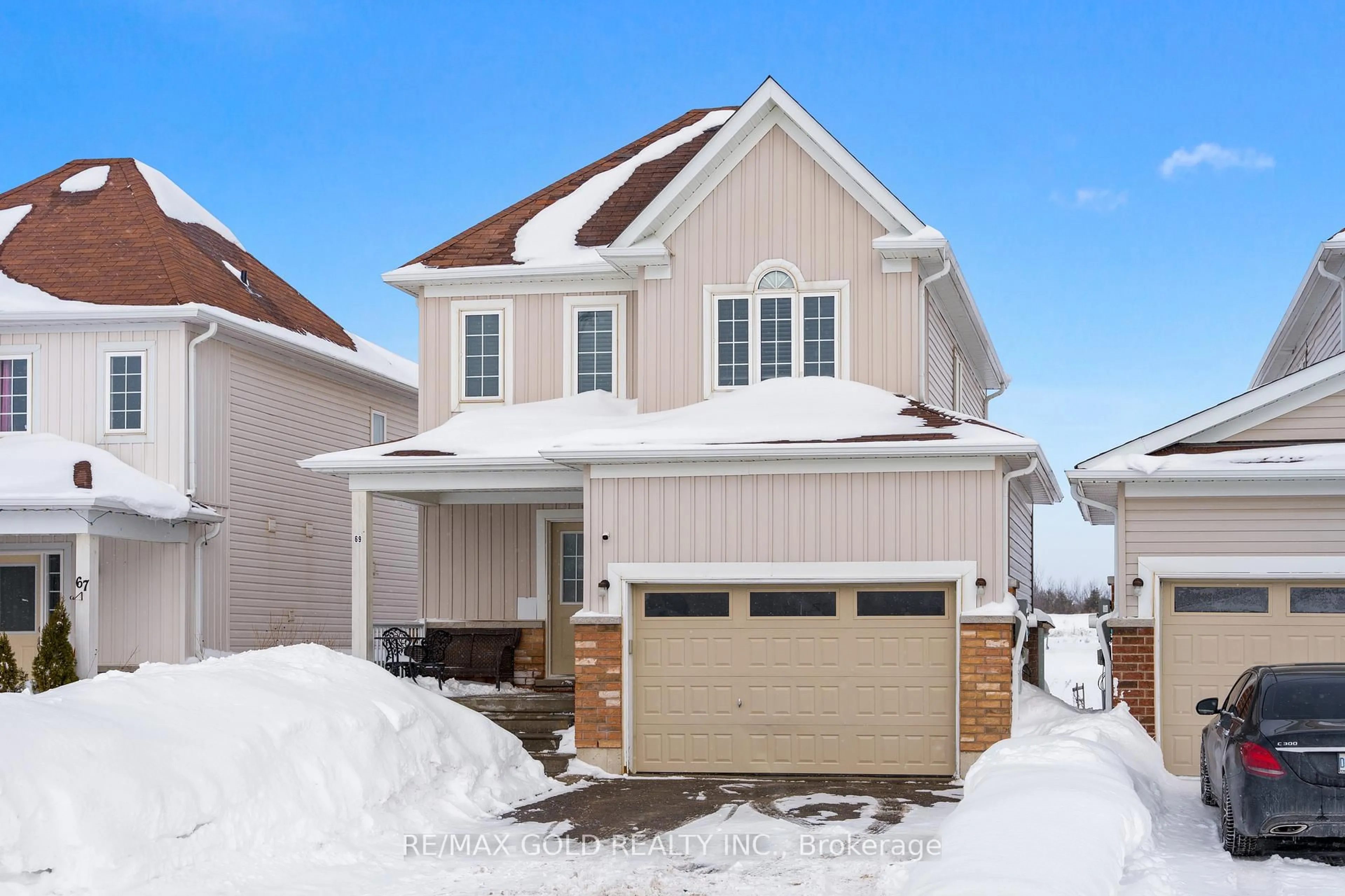 Home with vinyl exterior material, street for 69 Todd Cres, Southgate Ontario N0C 1B0