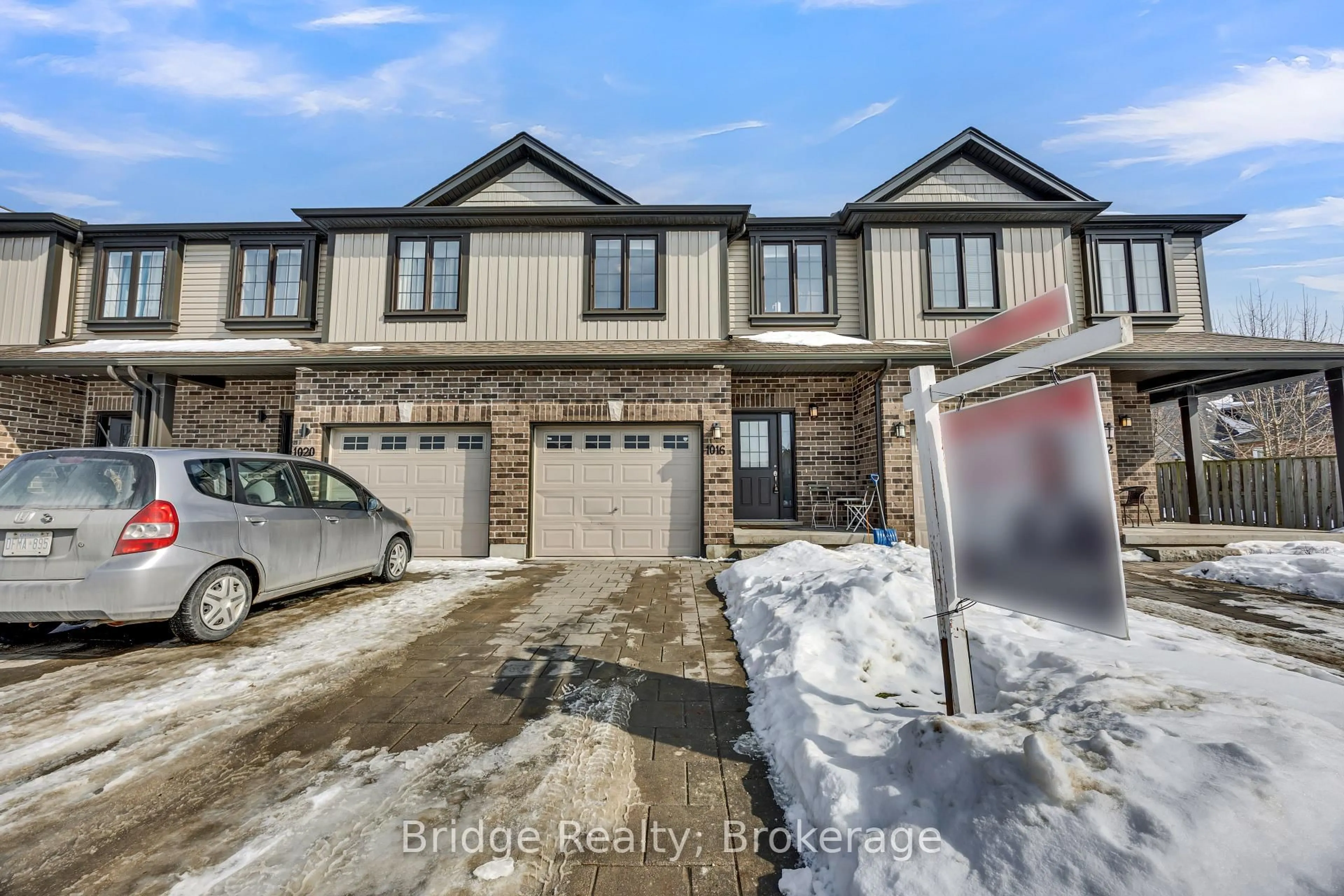 Unknown for 1016 Oakcrossing Gate #10, London North Ontario N6G 0H1