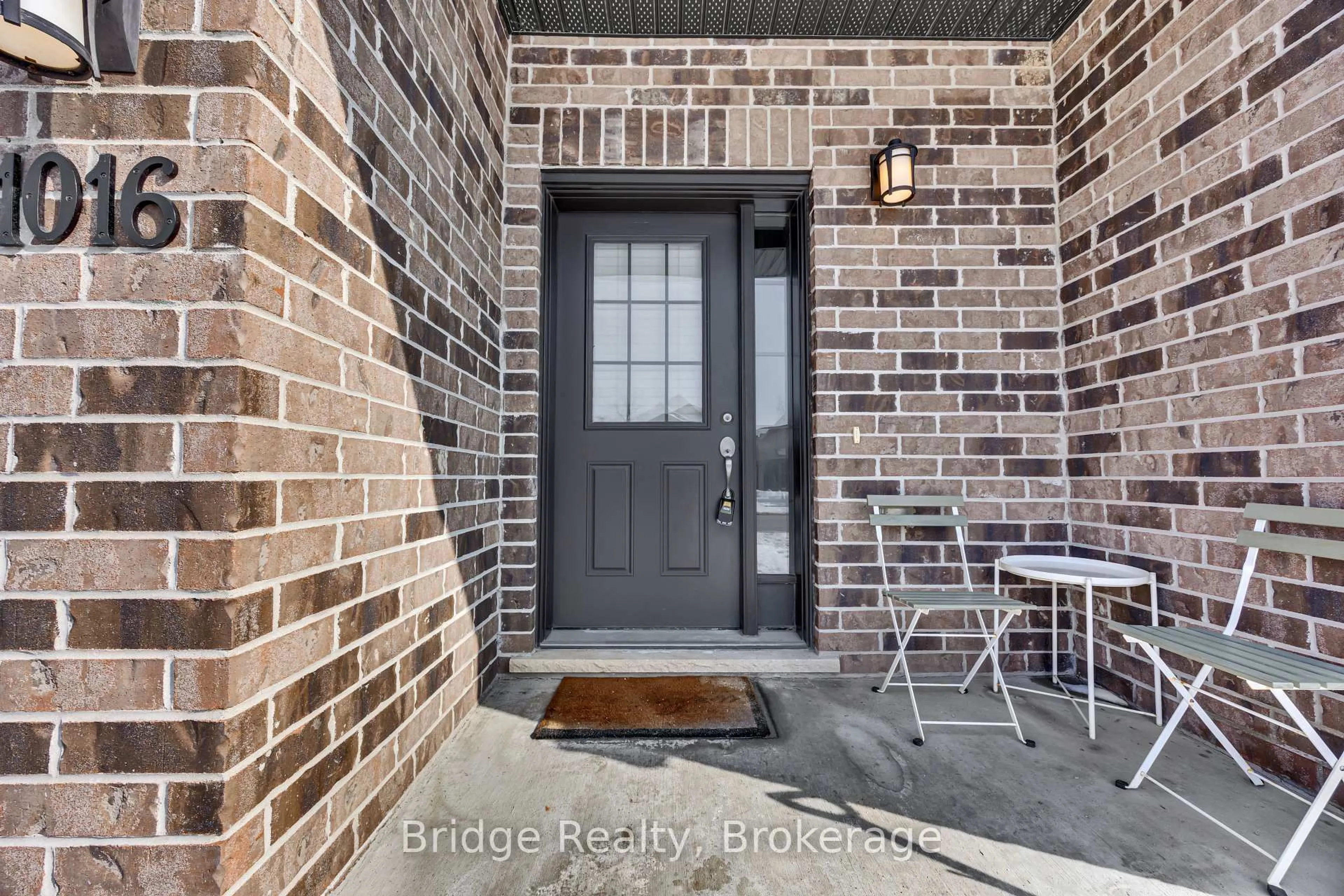 Indoor entryway for 1016 Oakcrossing Gate #10, London North Ontario N6G 0H1