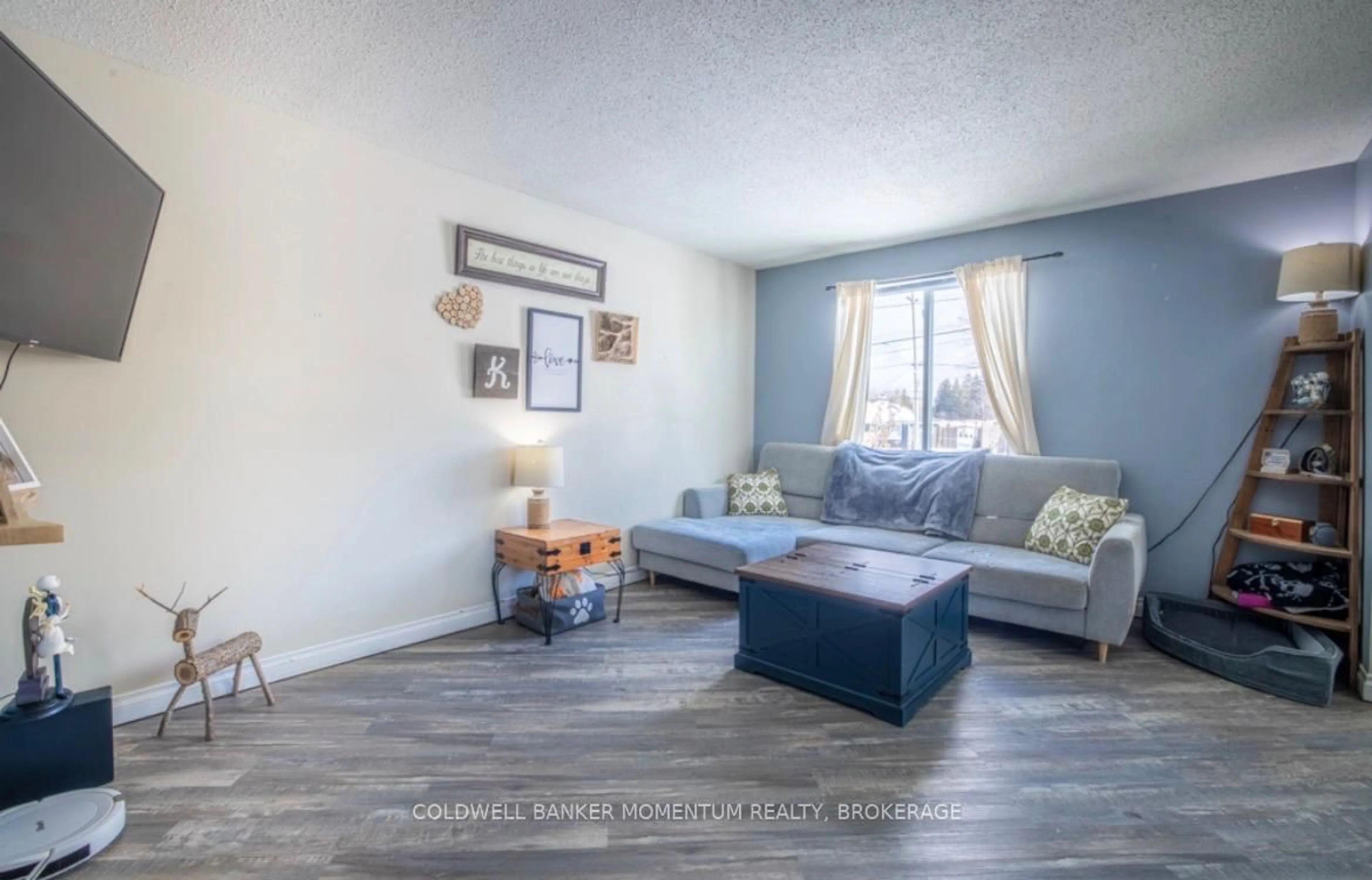 Living room with furniture, unknown for 1145 Pettit Rd, Fort Erie Ontario L2A 5A2