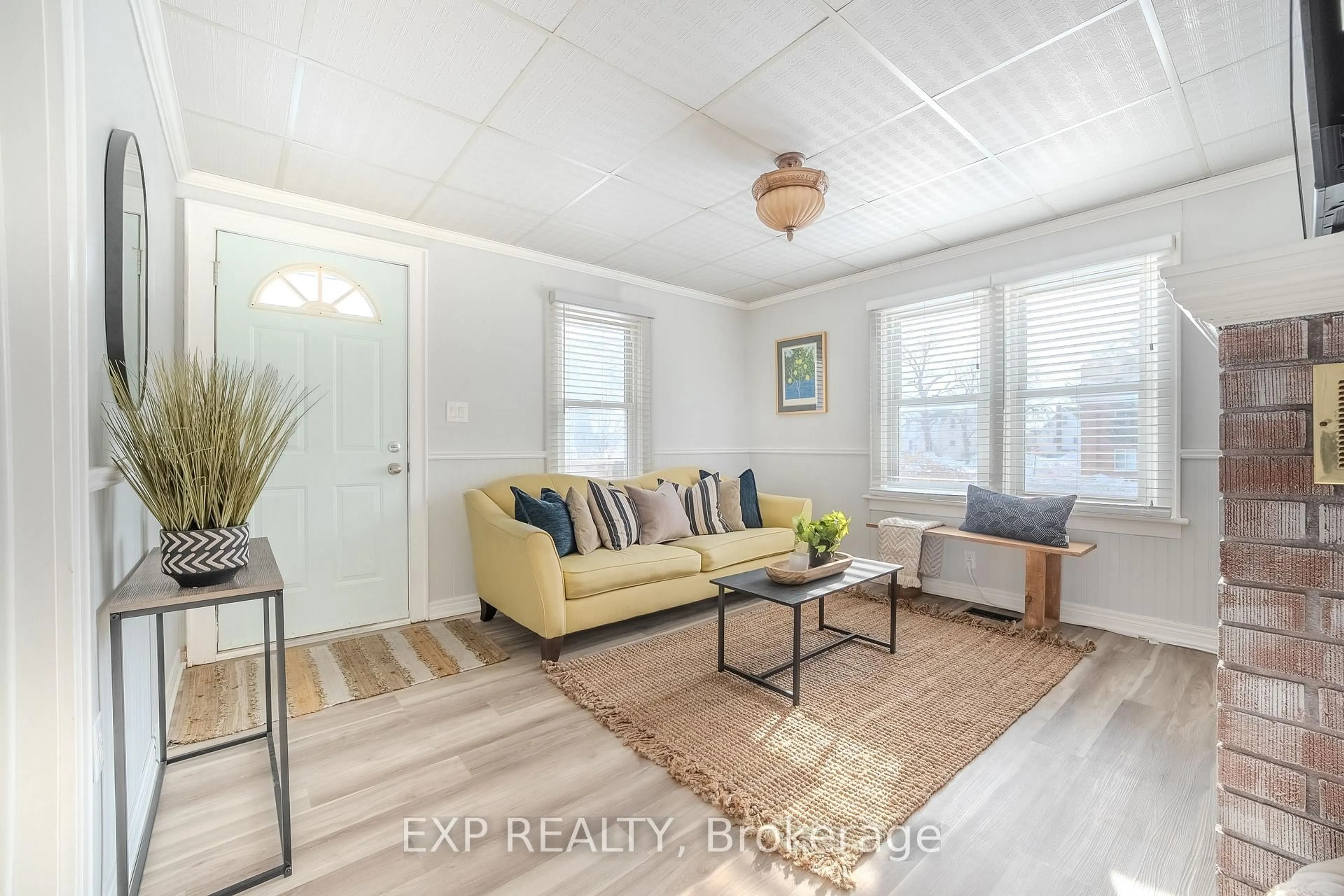 Living room with furniture, unknown for 89 Neff St, Port Colborne Ontario L3K 3T2