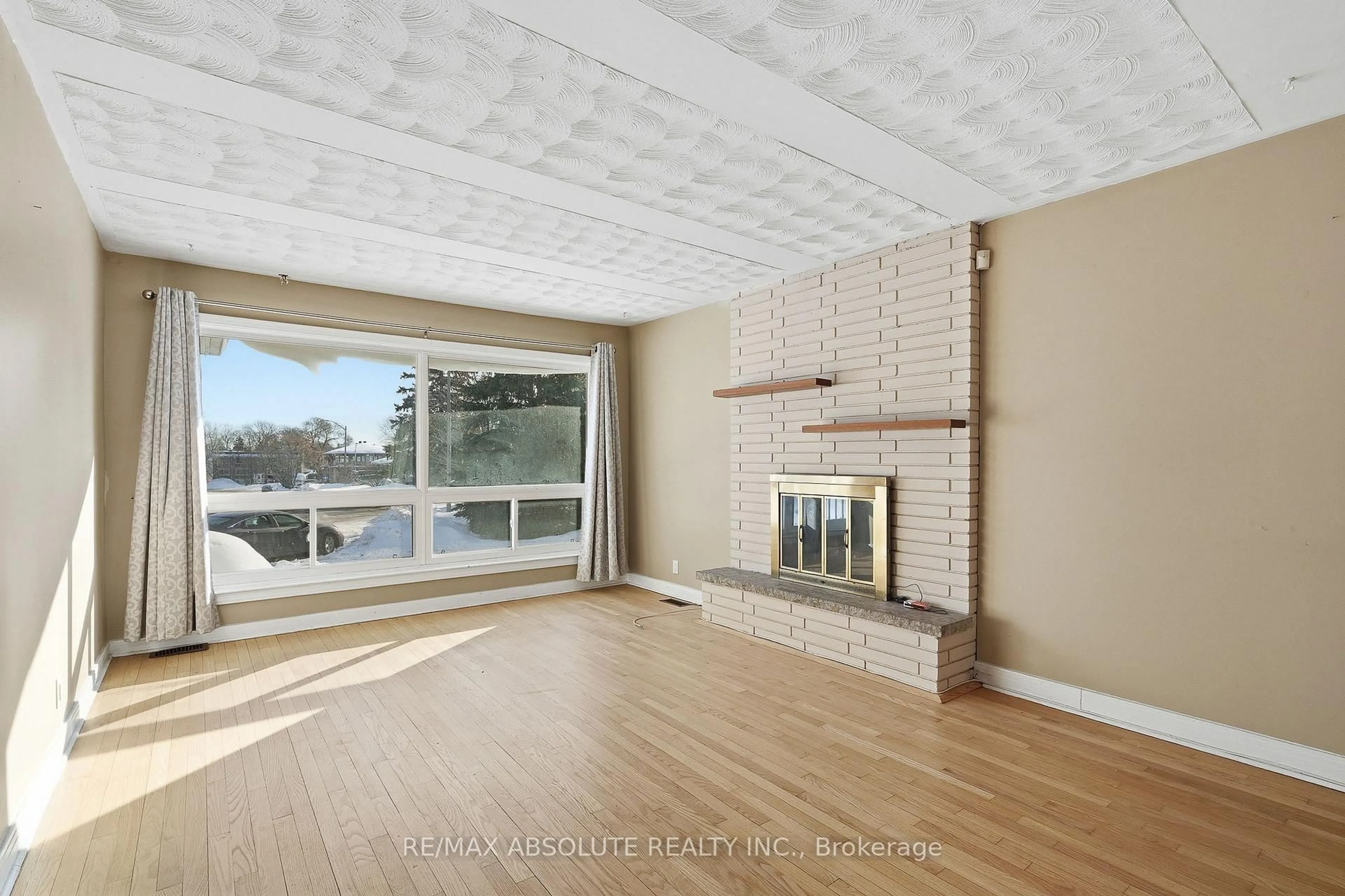 Living room with furniture, wood/laminate floor for 408-410 ALLEN Blvd, Ottawa Ontario K1L 7B5