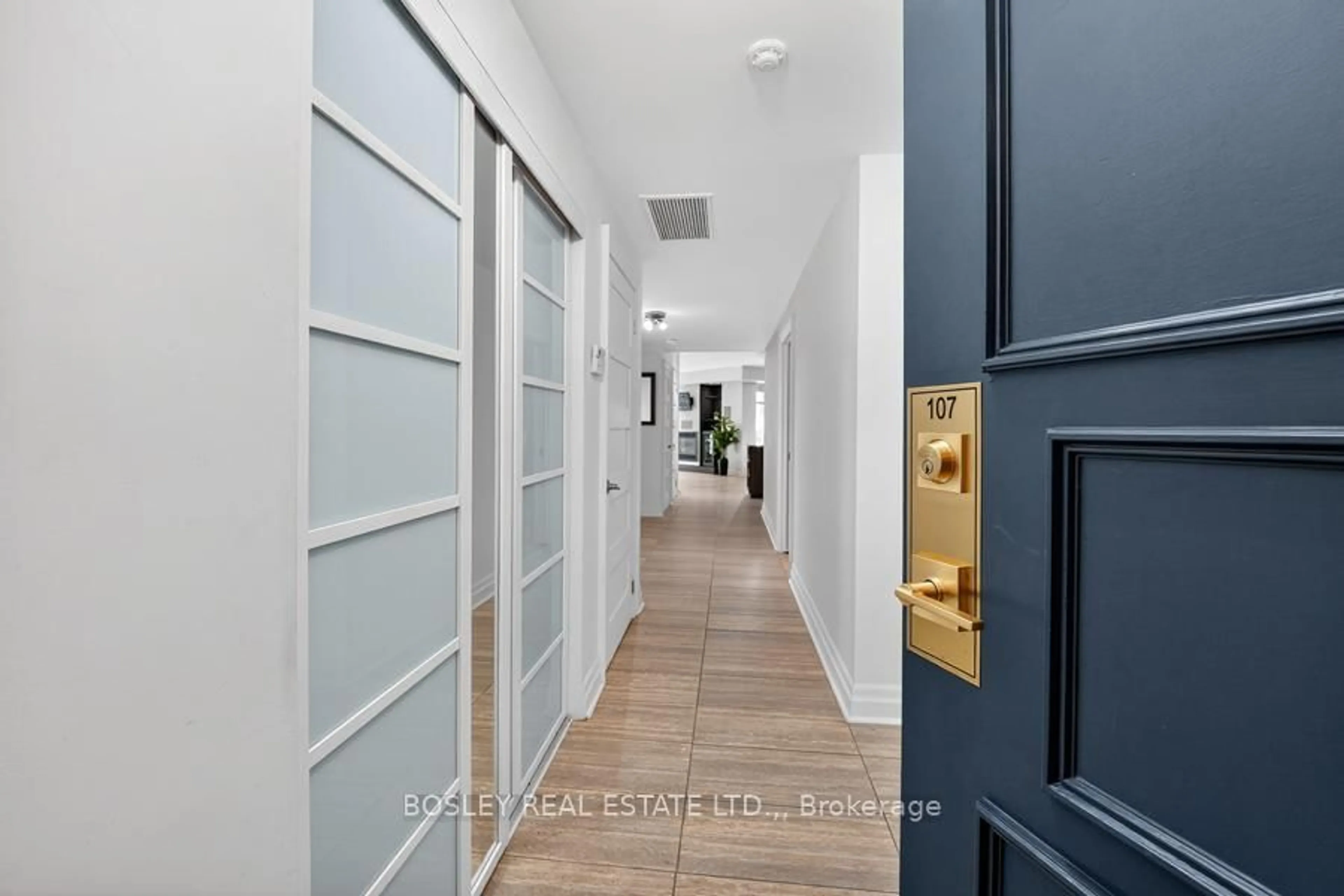 Indoor foyer for 225 Ricardo St #107, Niagara-on-the-Lake Ontario L0S 1J0