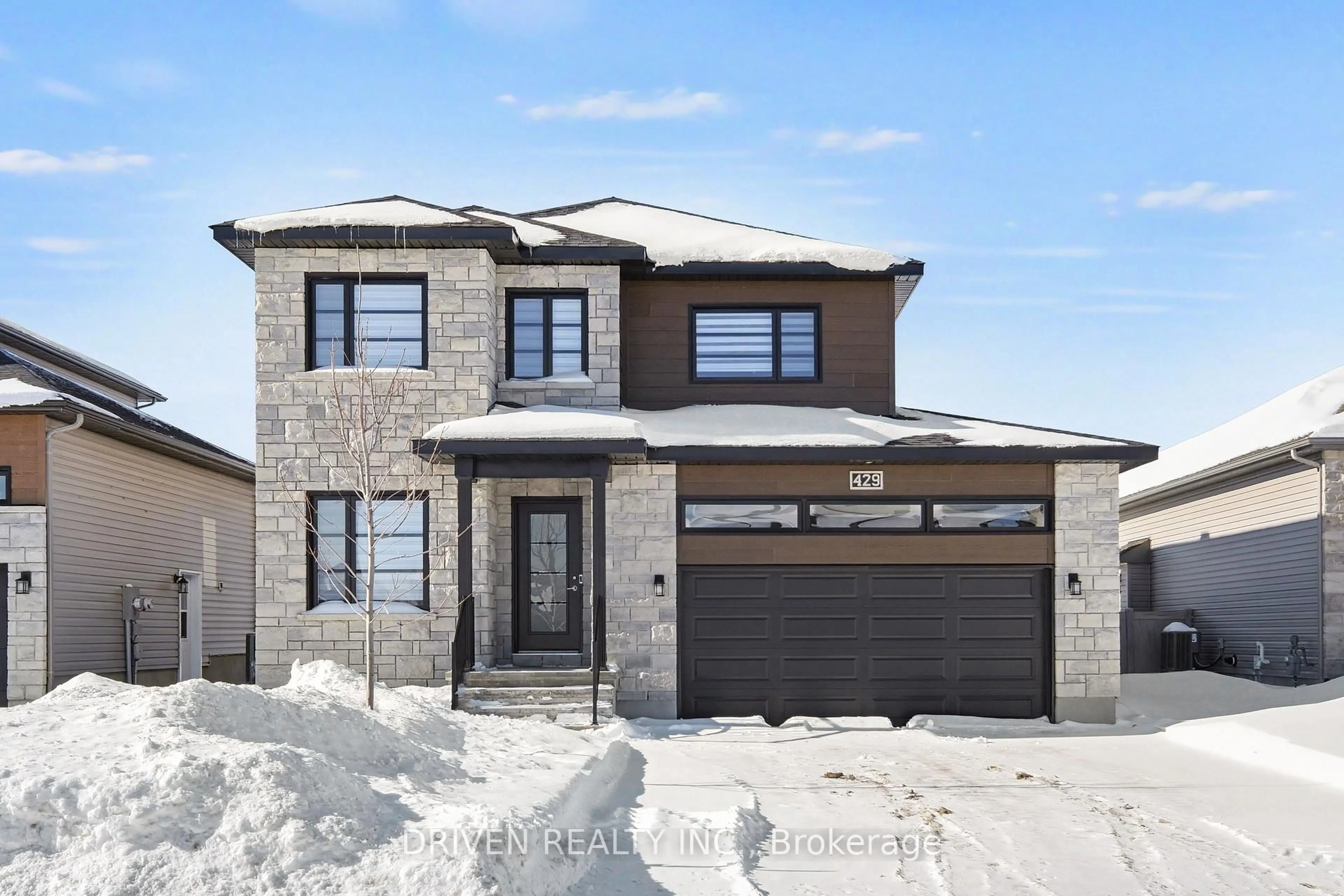 Home with brick exterior material, street for 429 Aurora St, Russell Ontario K4R 0L3