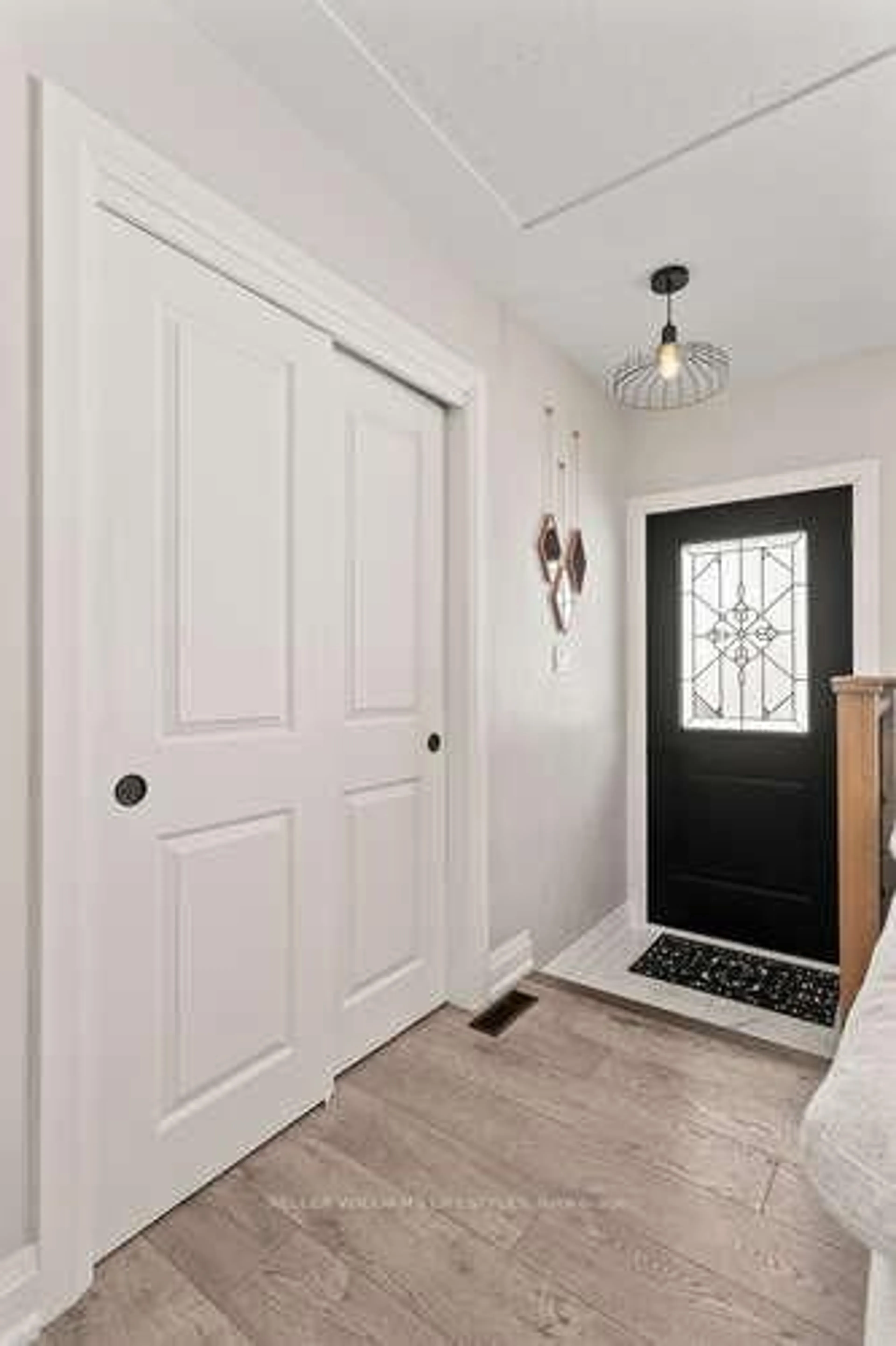 Indoor entryway for 23 Stormont Dr, London South Ontario N5Z 3Z4