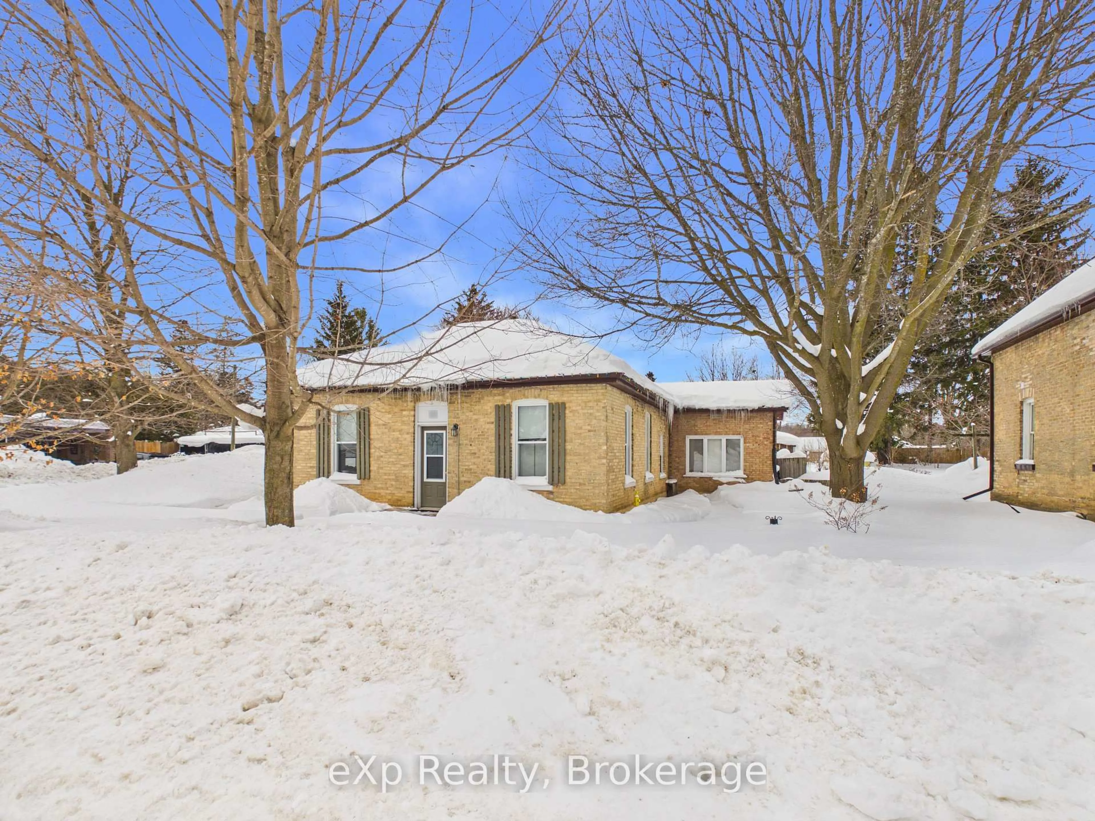 A pic from outside/outdoor area/front of a property/back of a property/a pic from drone, street for 110 Amelia St. St, Brockton Ontario N0G 2V0