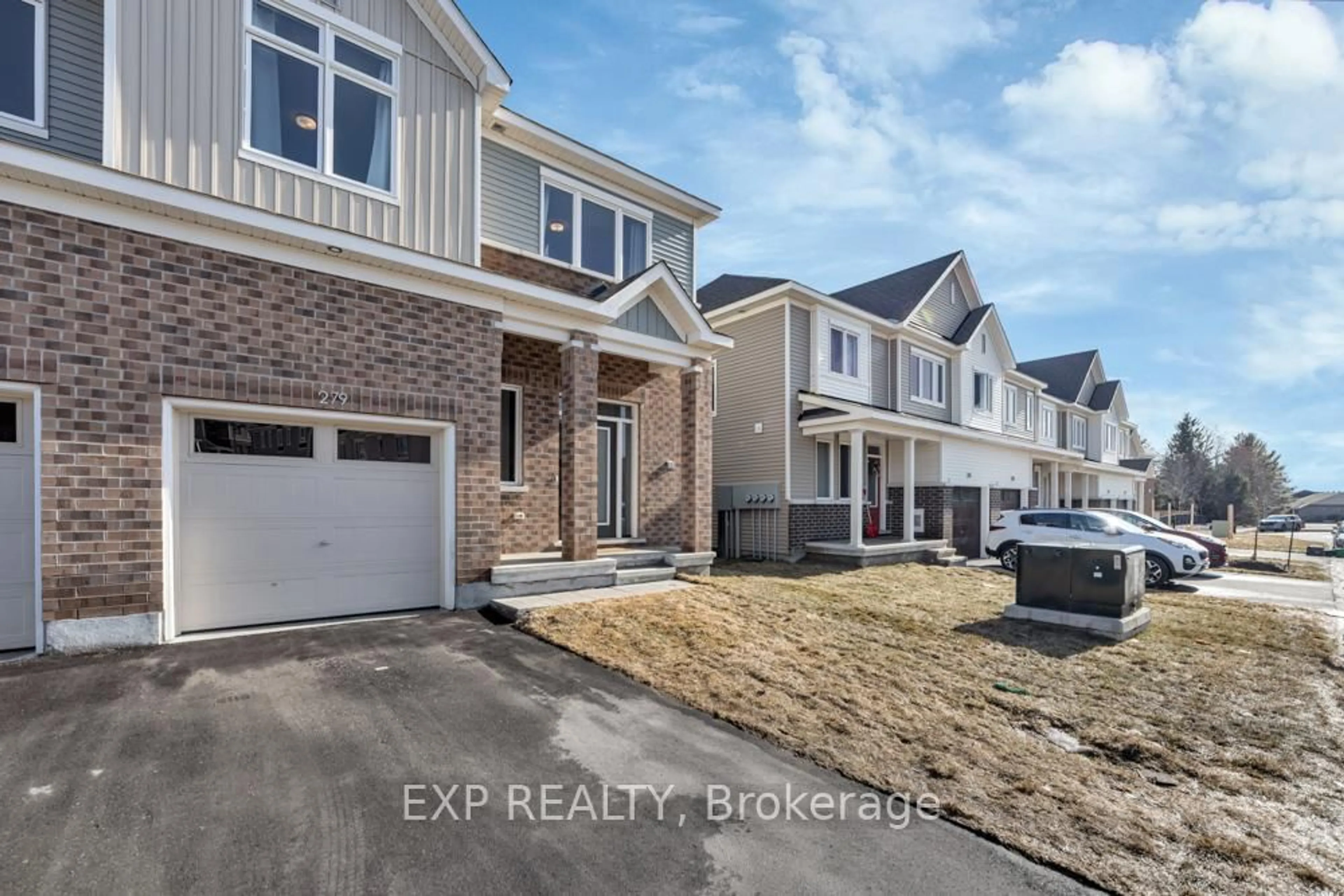 A pic from outside/outdoor area/front of a property/back of a property/a pic from drone, street for 279 Falsetto St, Ottawa Ontario K1W 0S4