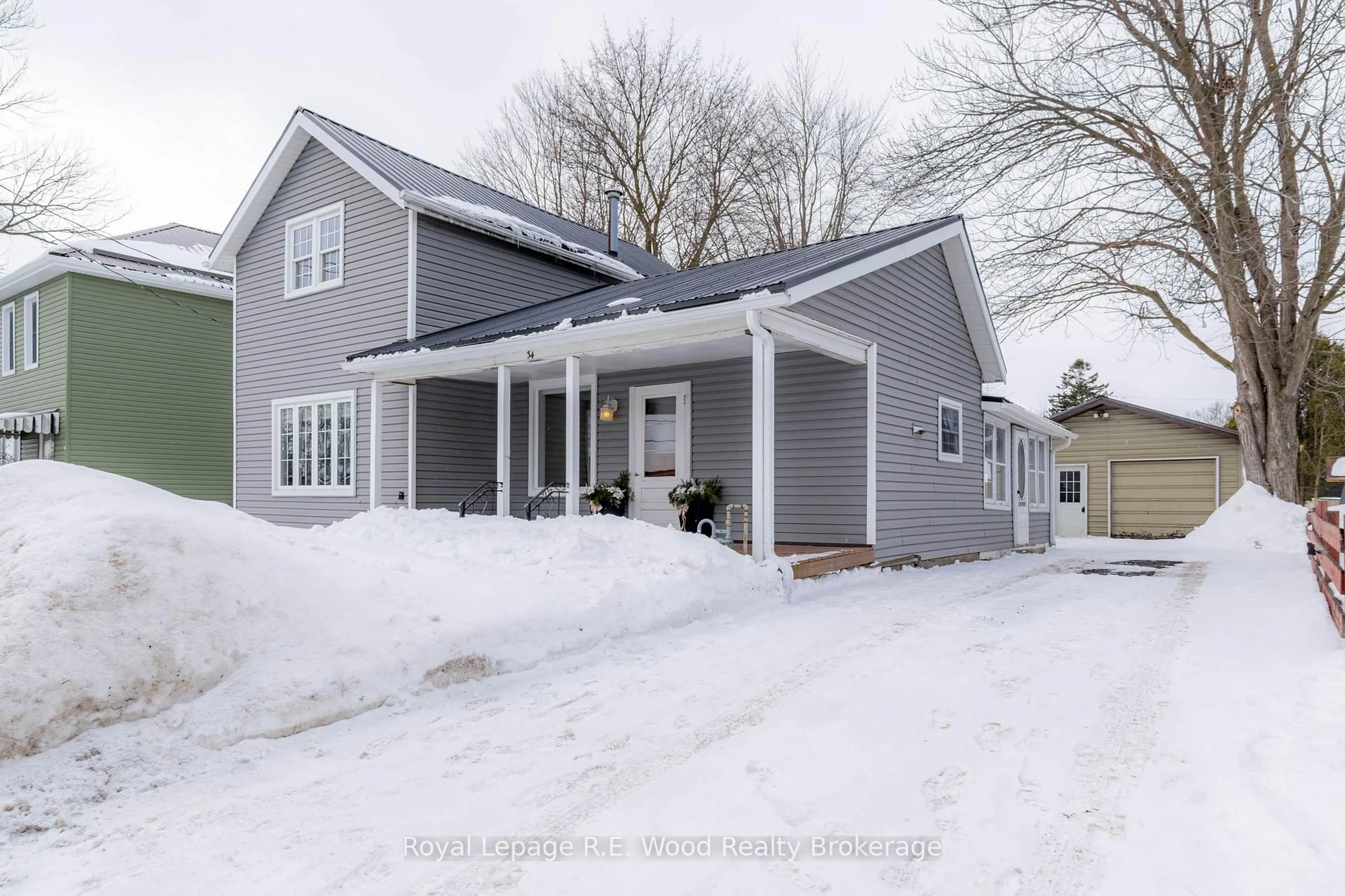 Home with vinyl exterior material, street for 34 Stover St, Norwich Ontario N0J 1P0