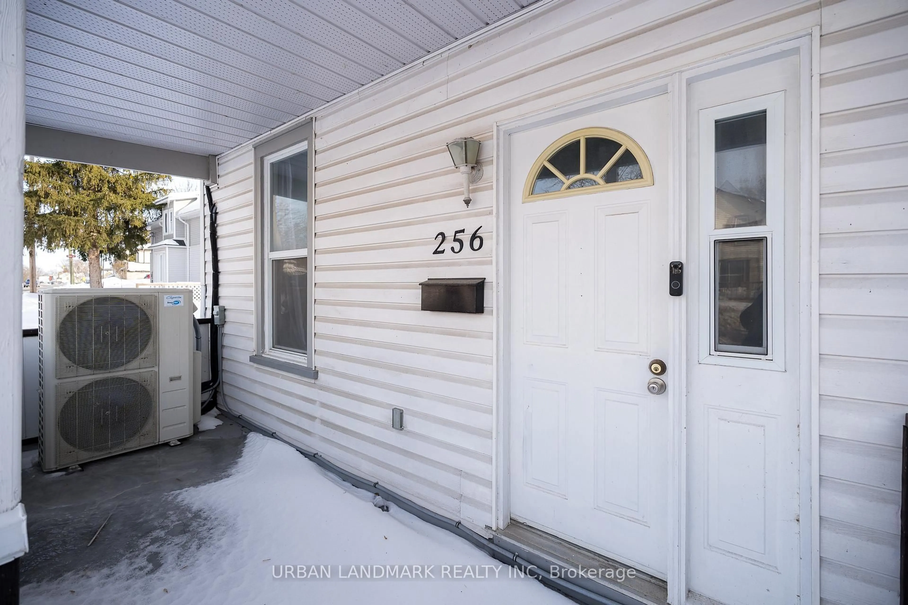 Indoor entryway for 256 Dundas St, Deseronto Ontario K0K 1X0