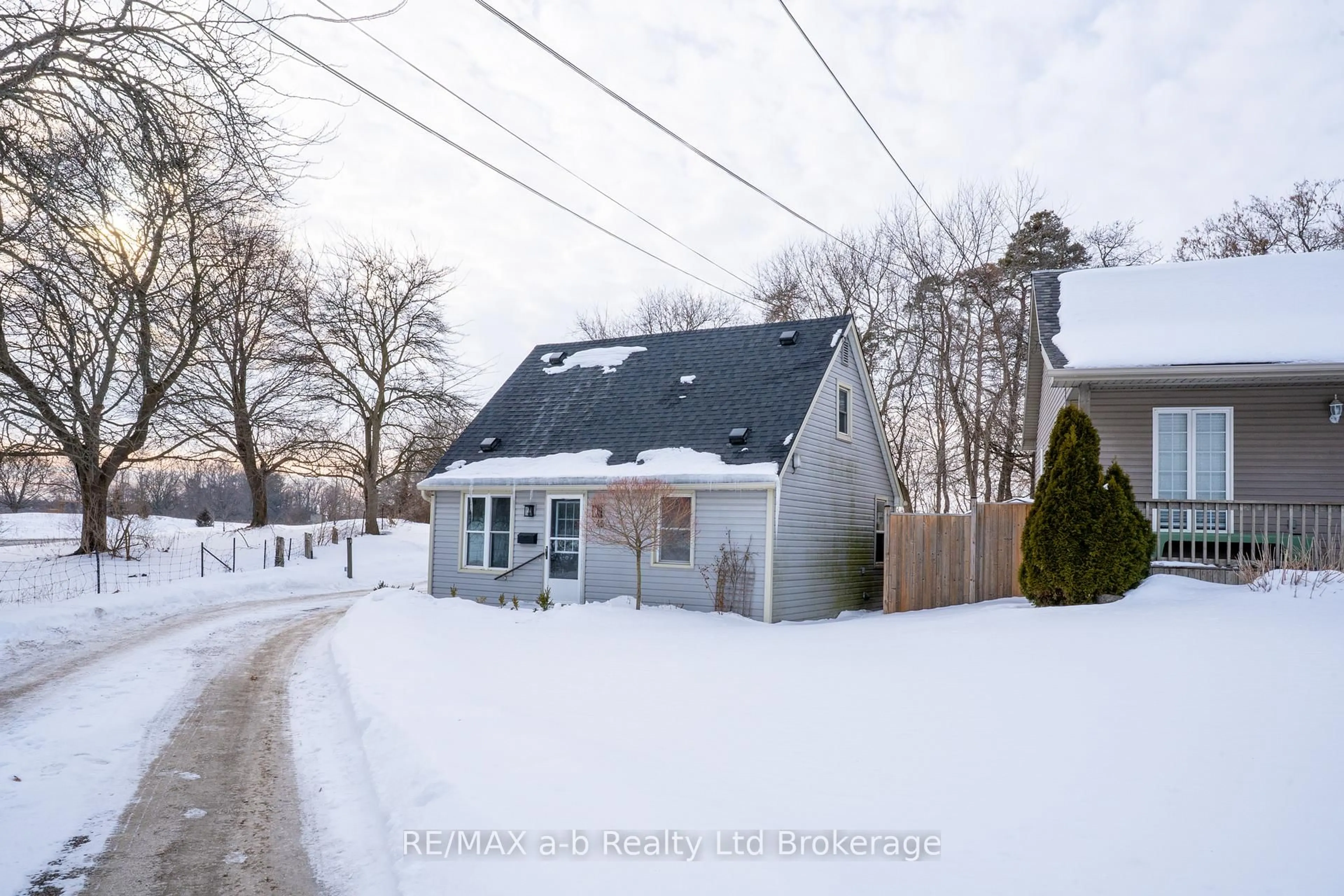 A pic from outside/outdoor area/front of a property/back of a property/a pic from drone, street for 45 3rd Conc Rd NTR Rd, Norfolk Ontario N4G 2T3