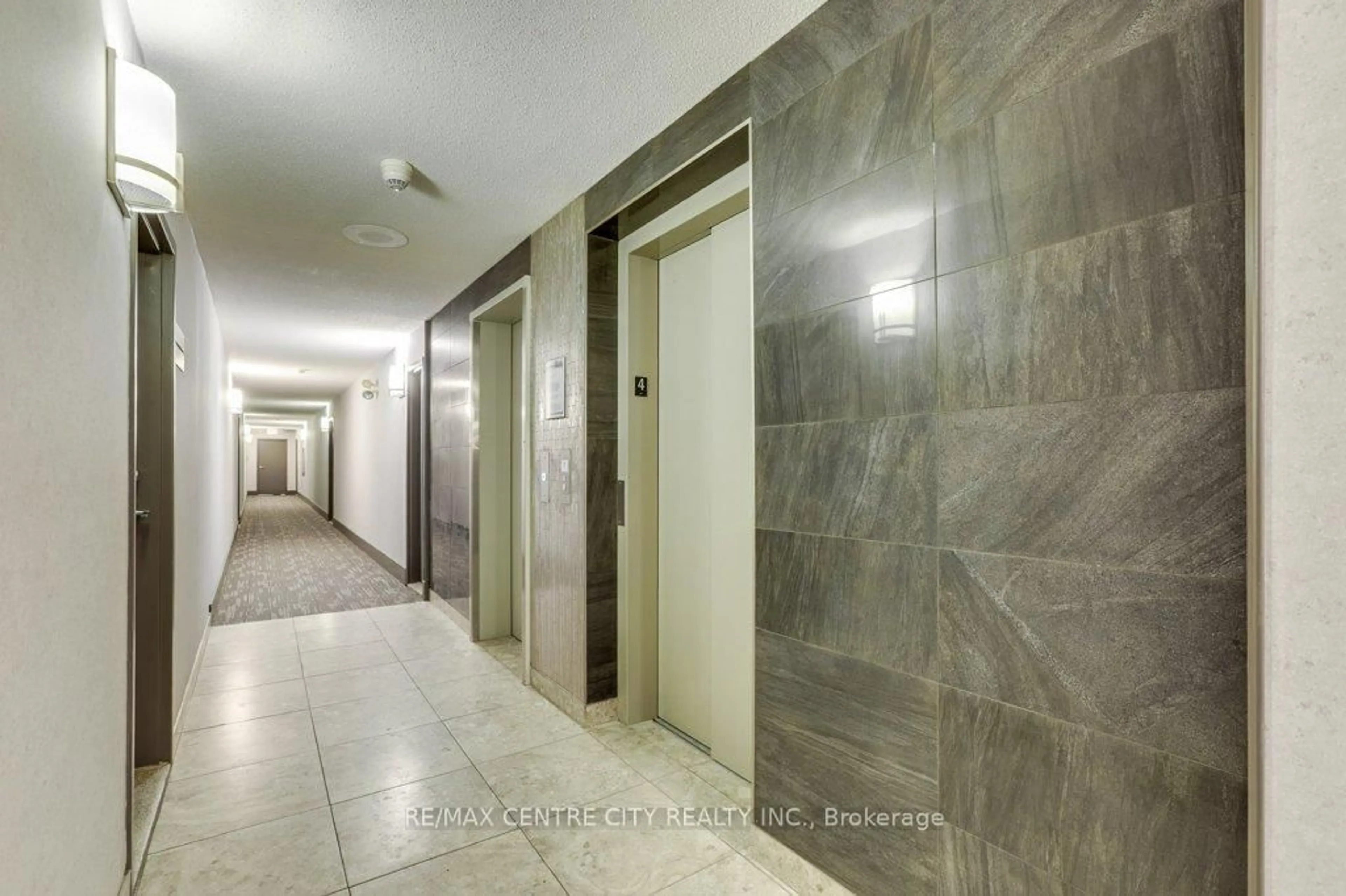 Indoor foyer for 650 Cheapside St #410, London East Ontario N5Y 5J8