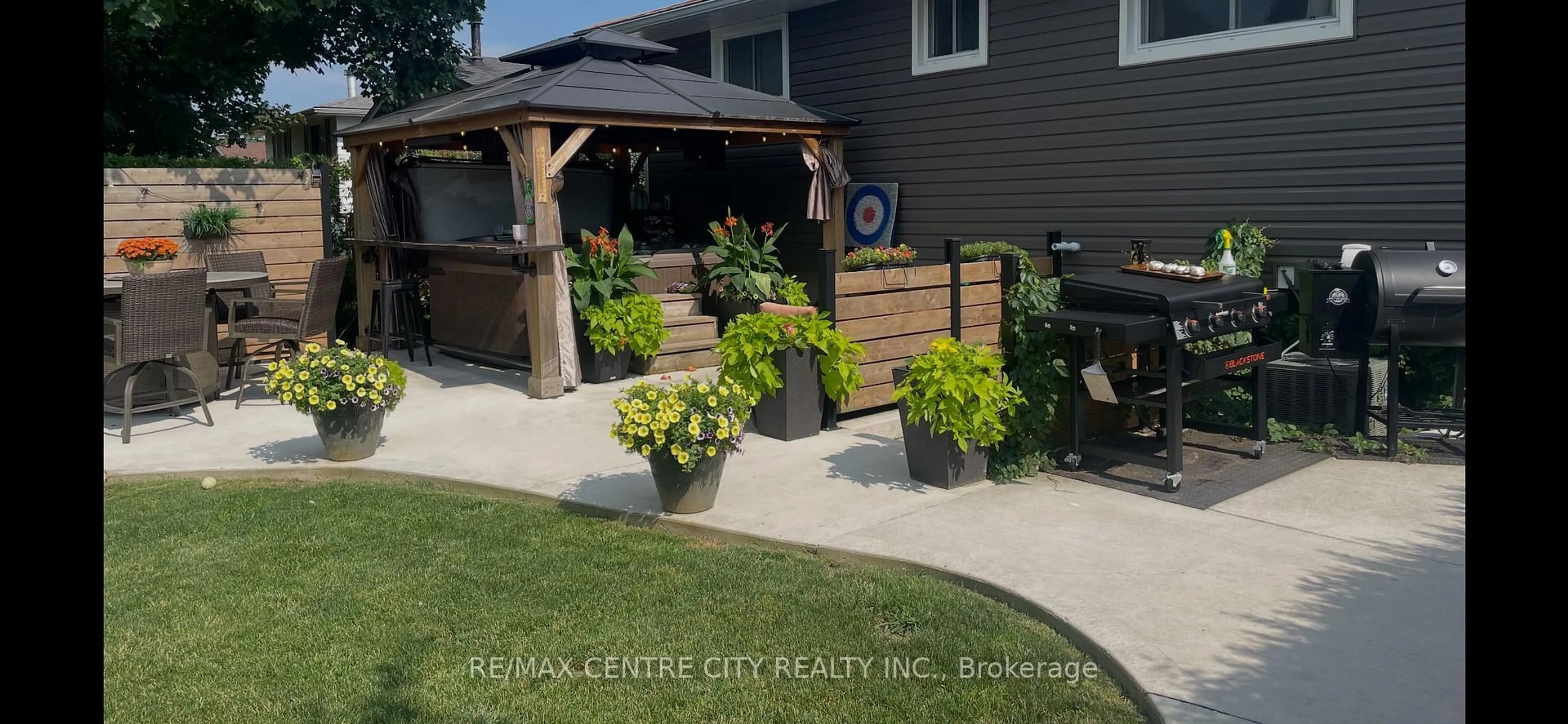 Patio, street for 50 Patience Cres, London South Ontario N6E 2K9