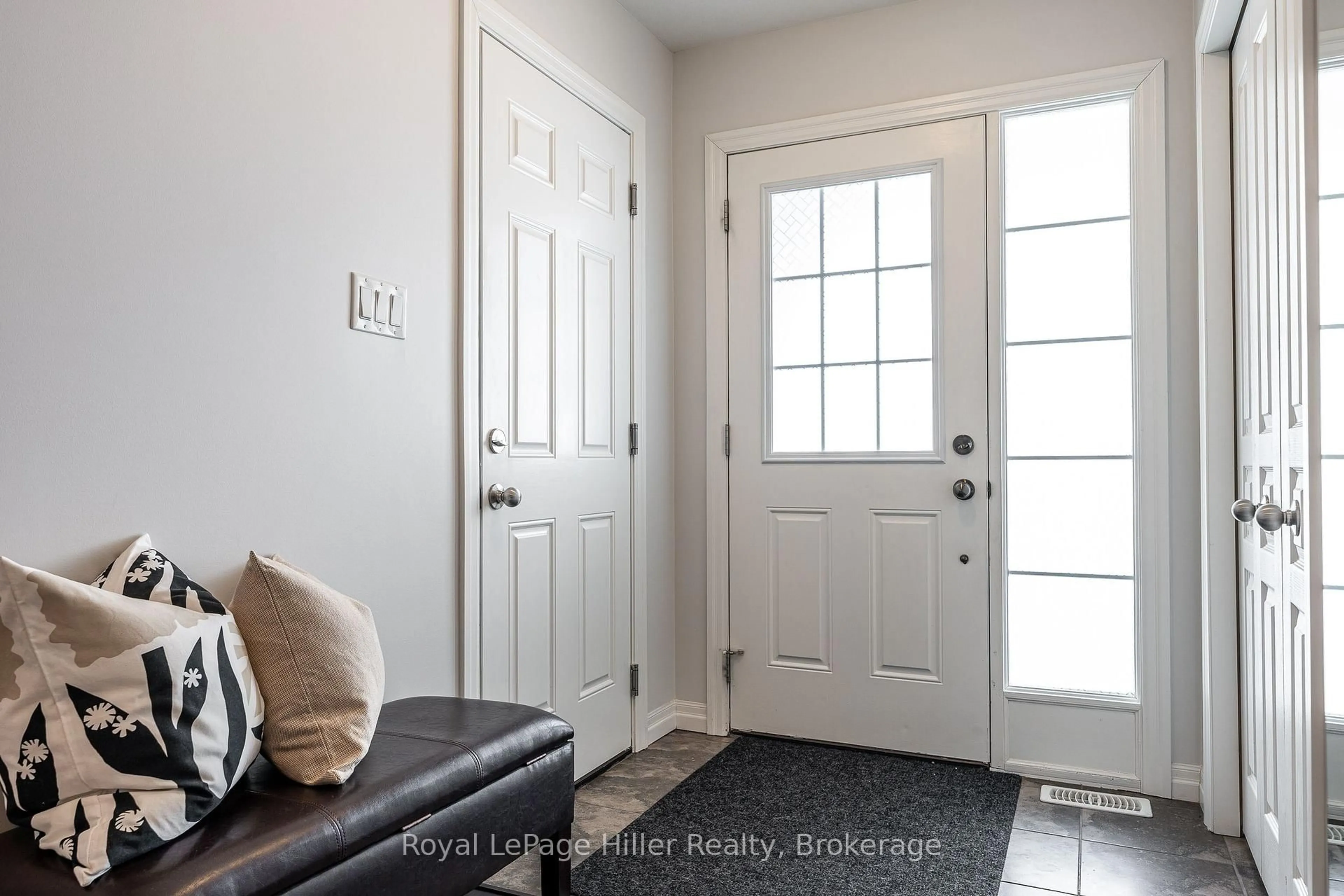 Indoor entryway for 55 Harrison St #25, Stratford Ontario N5A 0C9