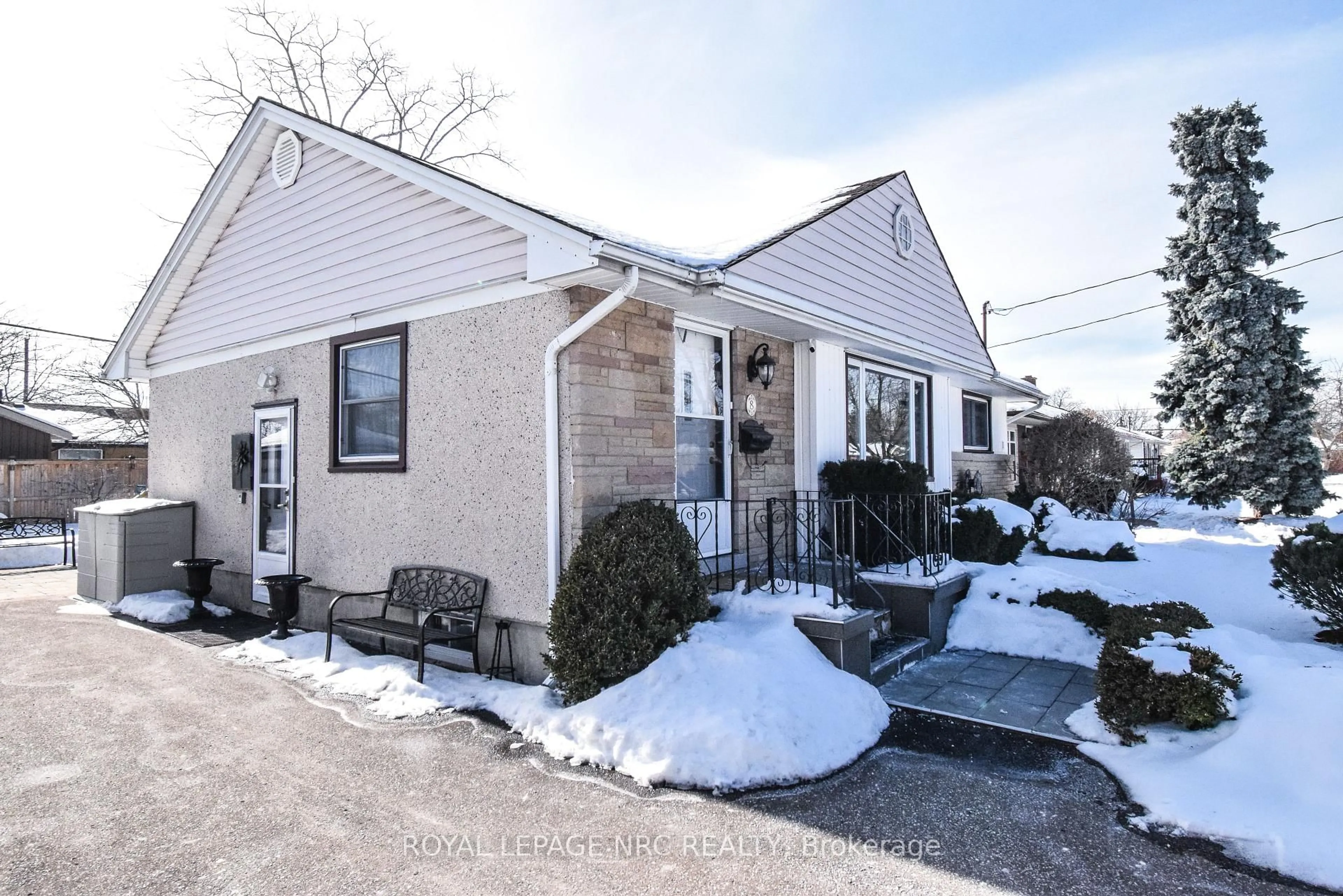 Unknown for 8 Roseland Ave, St. Catharines Ontario L2M 5Z2