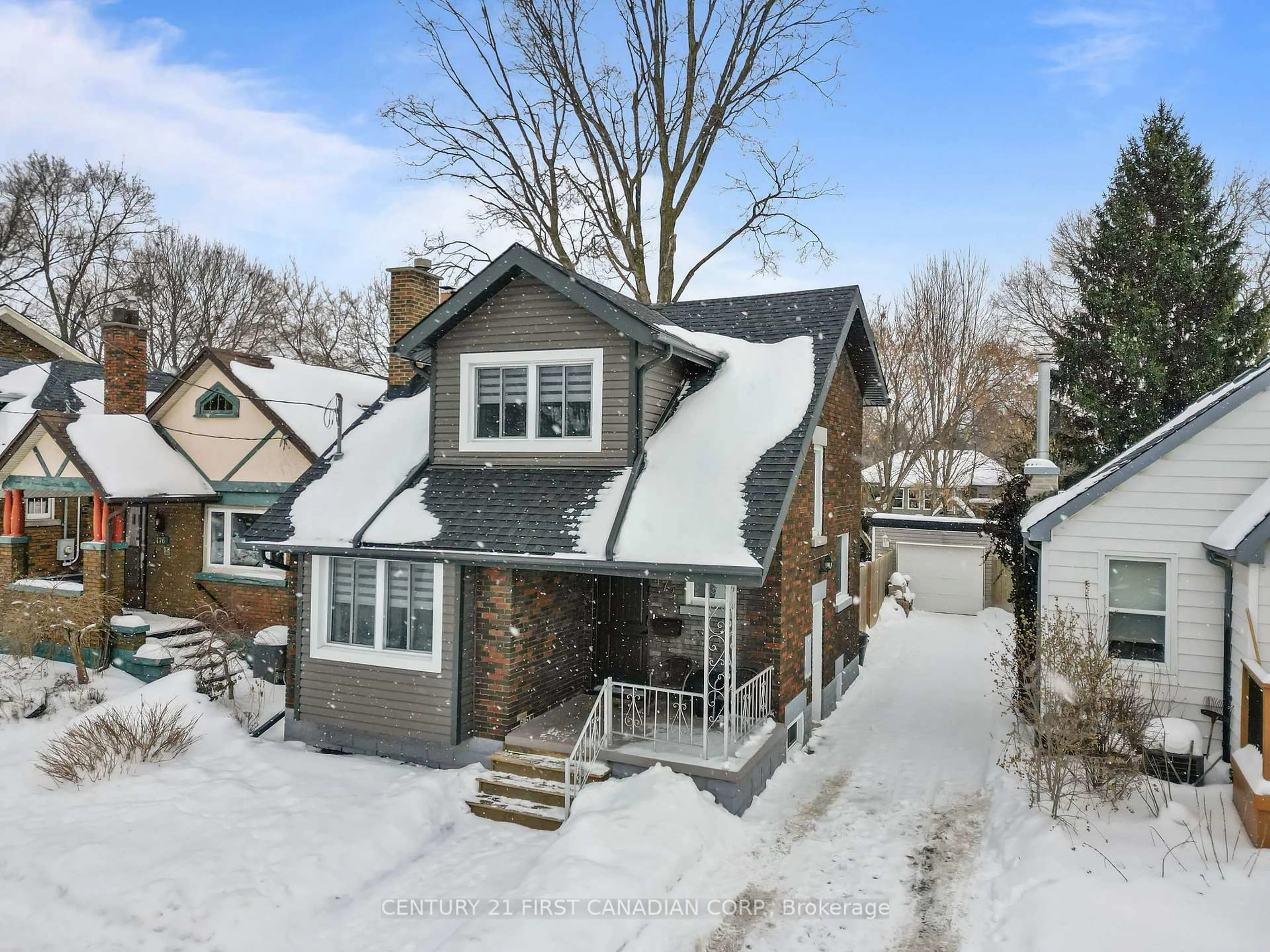 A pic from outside/outdoor area/front of a property/back of a property/a pic from drone, street for 474 Woodman Ave, London East Ontario N5W 3Z9