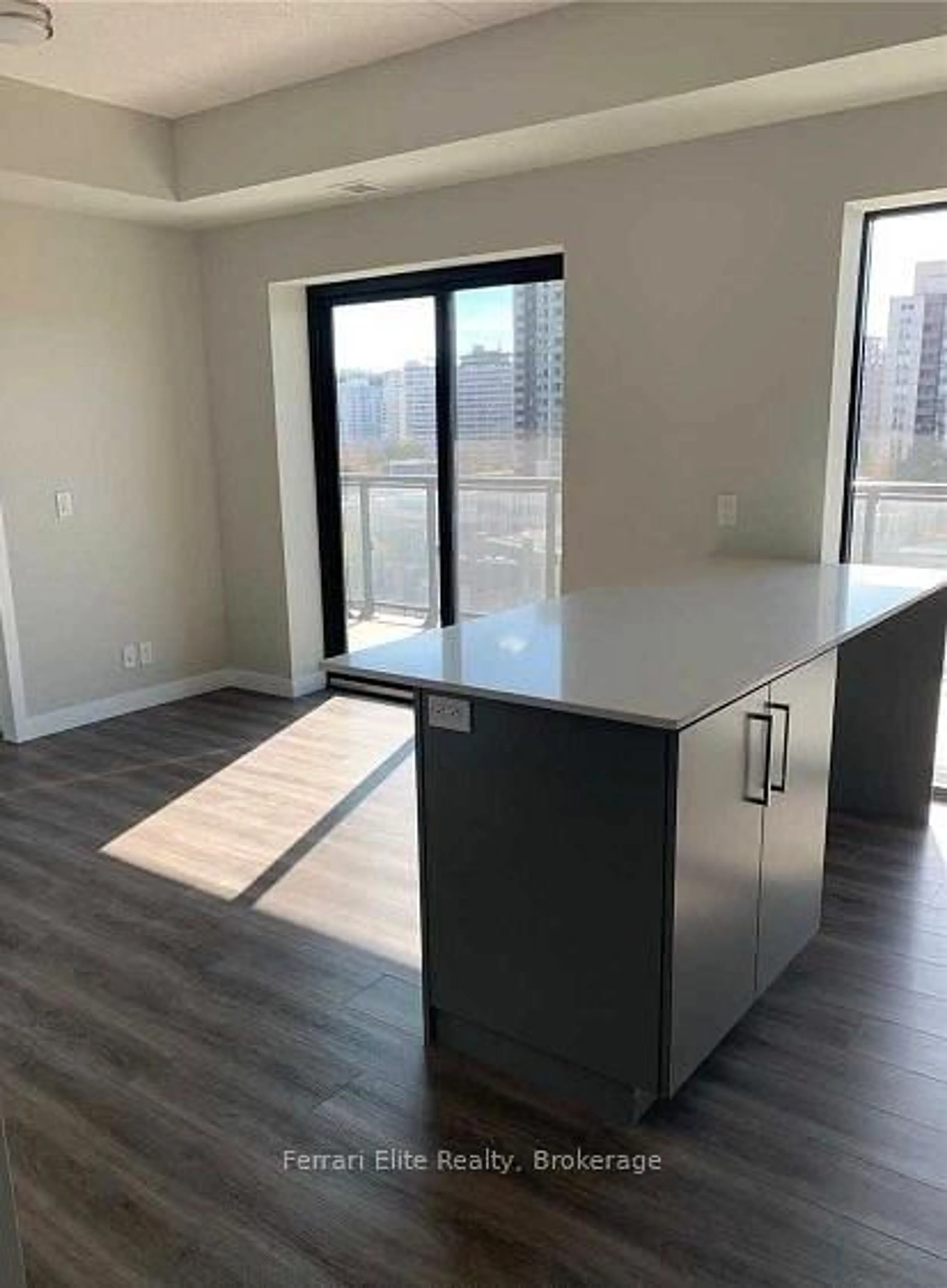 A pic of a room for 15 Queen St #1114, Hamilton Ontario L8P 0C6