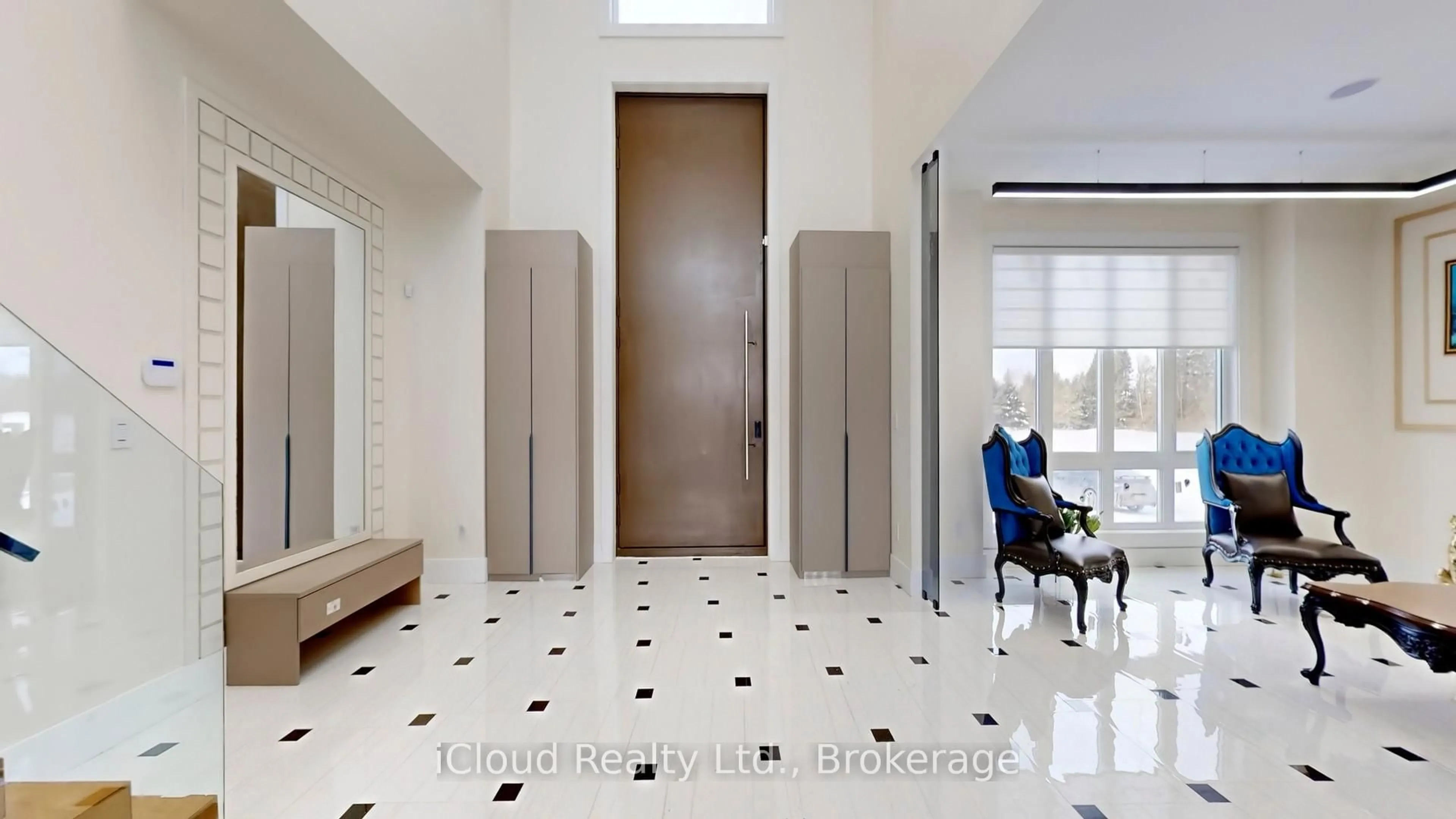 Indoor foyer for 674525 Hurontario St, Mono Ontario L9W 5S1