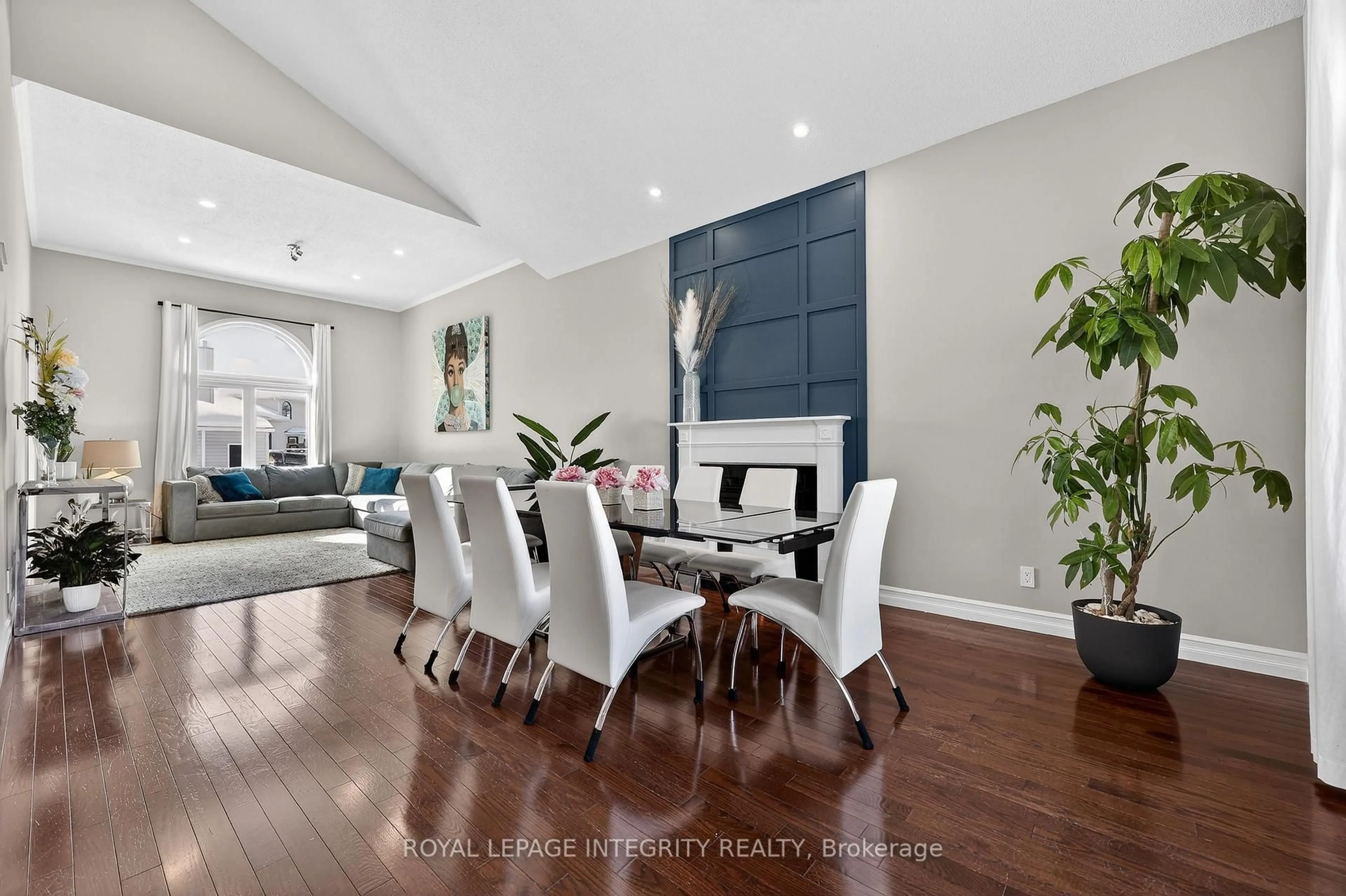 Dining room, wood/laminate floor for 1380 Diane Cres, Orleans Ontario K4A 2N8