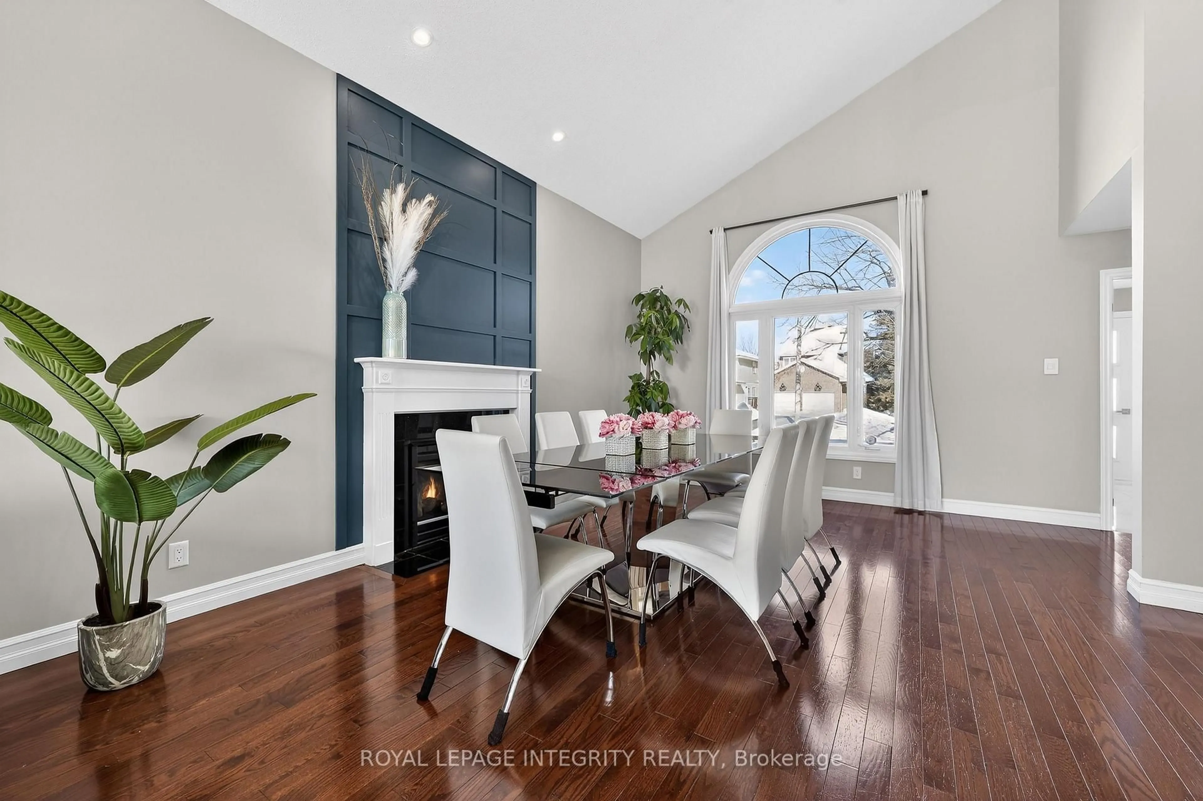 Dining room, wood/laminate floor for 1380 Diane Cres, Orleans Ontario K4A 2N8