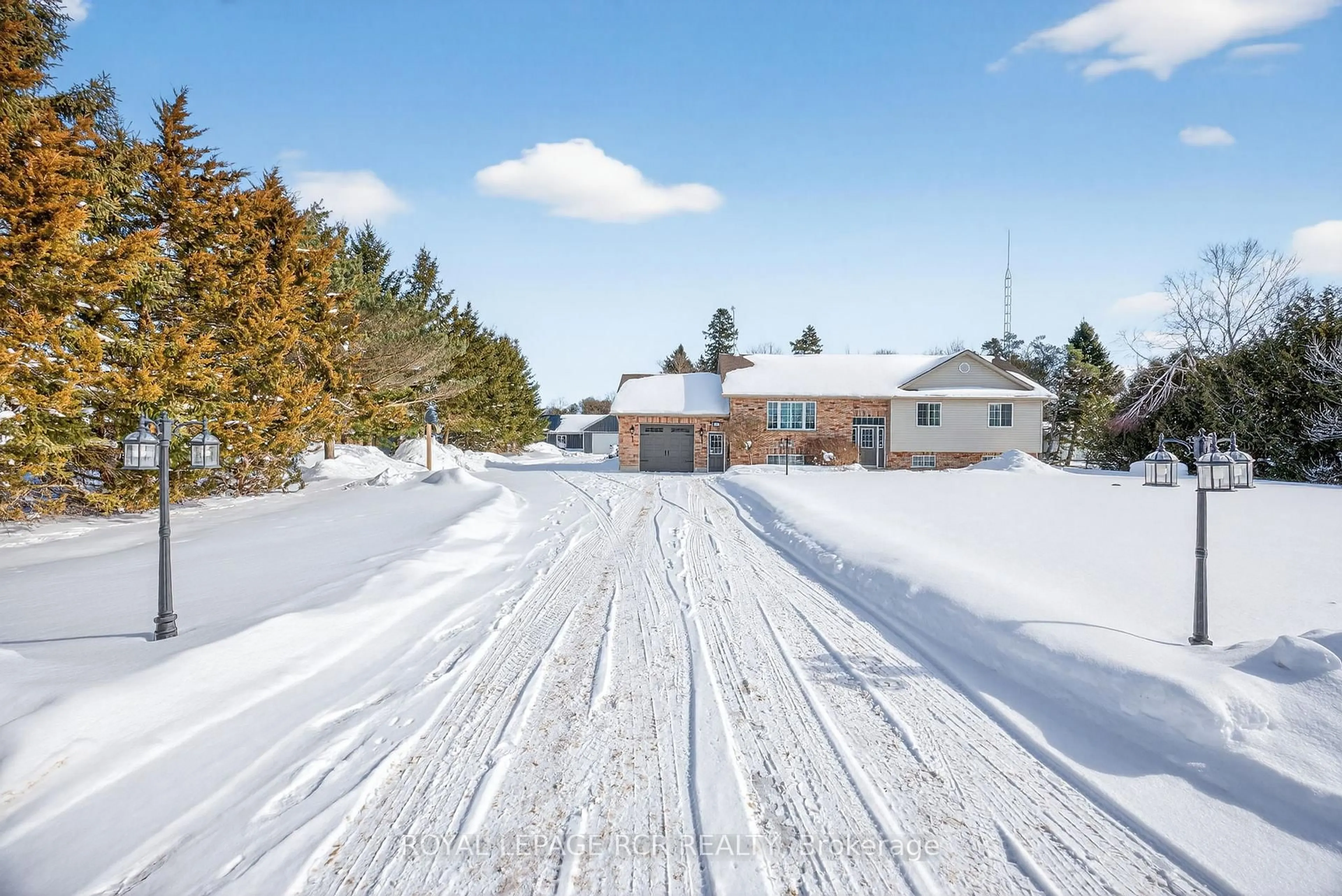 A pic from outside/outdoor area/front of a property/back of a property/a pic from drone, street for 17 Deaken Dr, East Luther Grand Valley Ontario L9W 0Z8