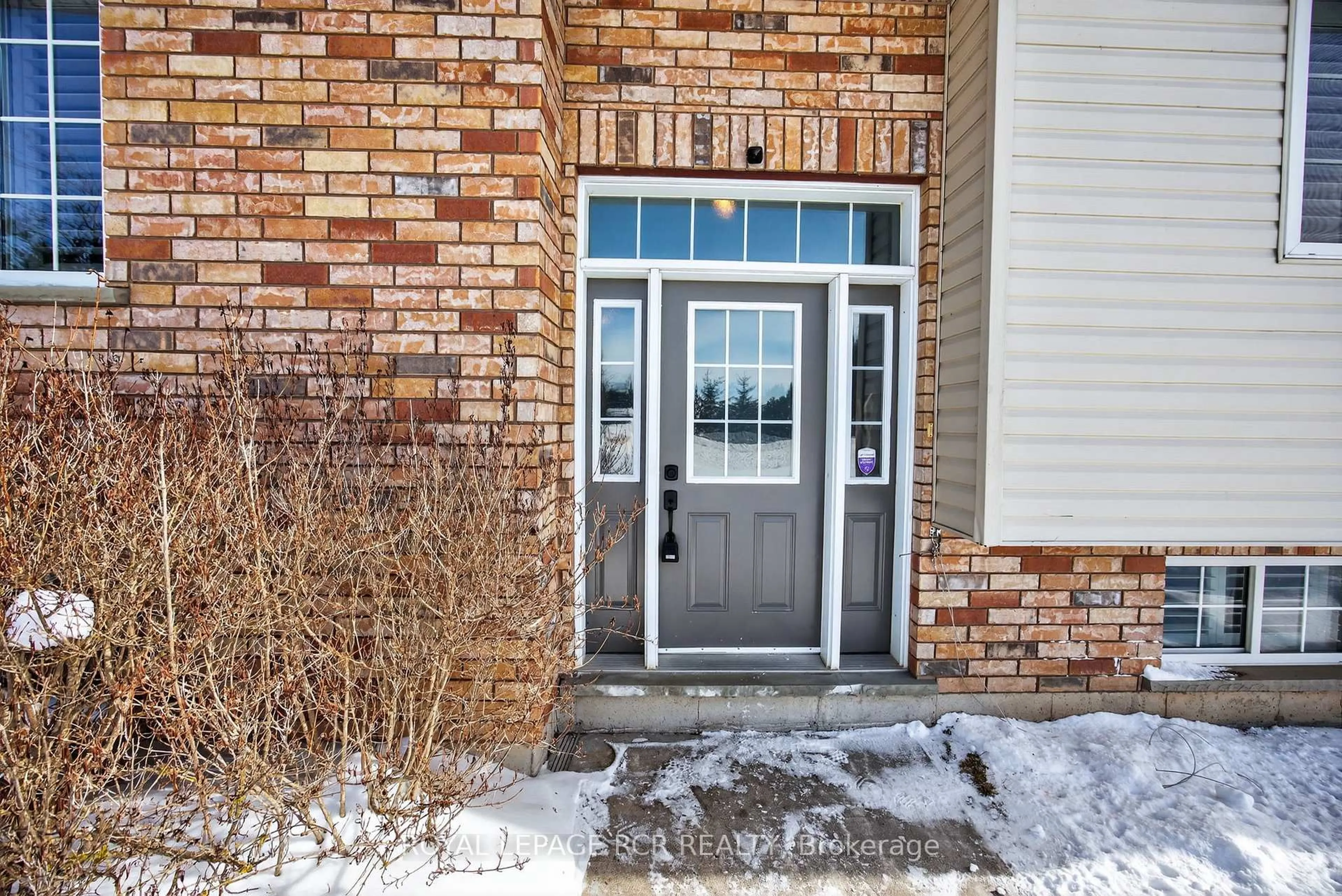 Indoor entryway for 17 Deaken Dr, East Luther Grand Valley Ontario L9W 0Z8