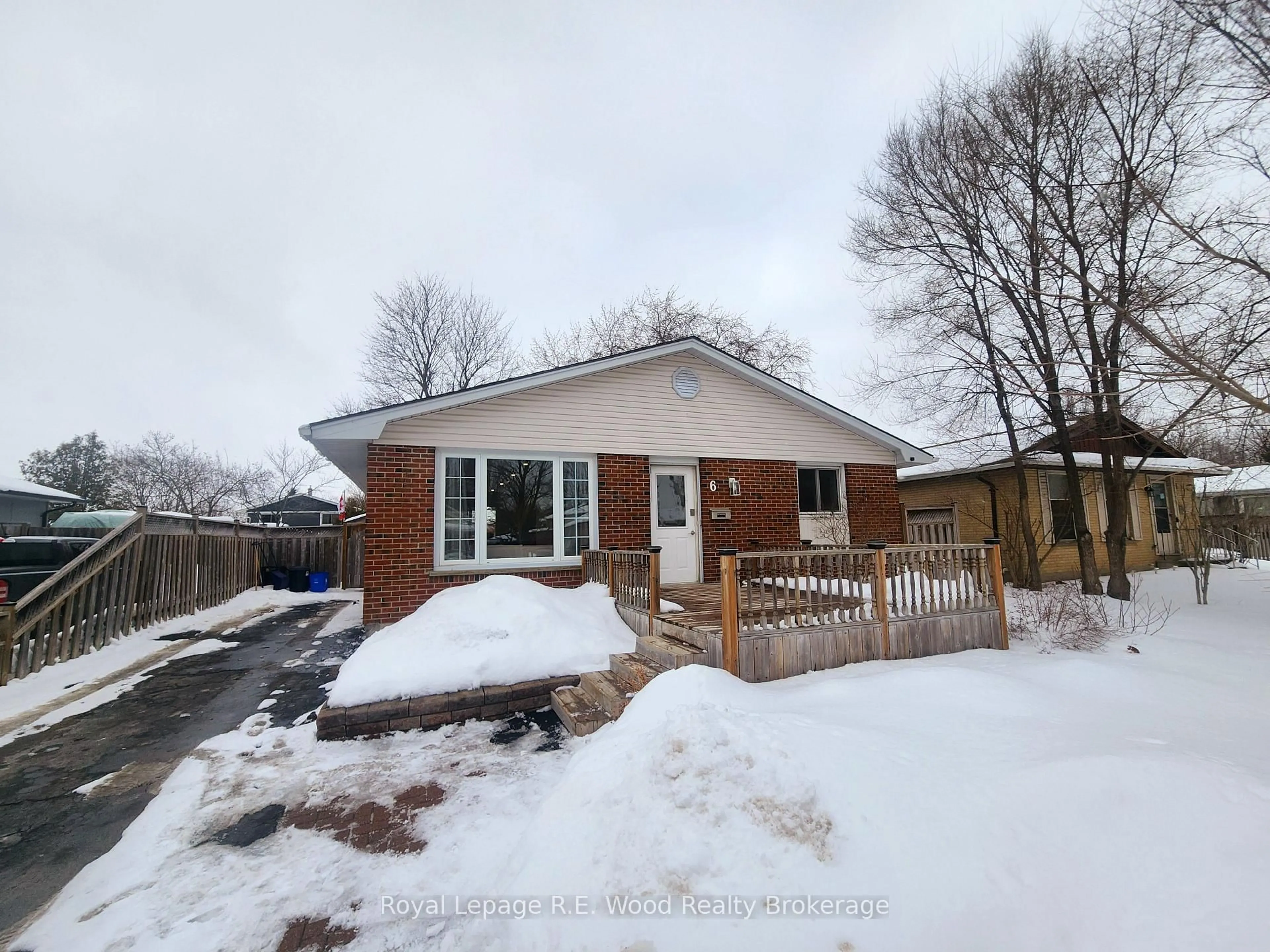 A pic from outside/outdoor area/front of a property/back of a property/a pic from drone, unknown for 6 Centennial Ave, Tillsonburg Ontario N4G 4R6