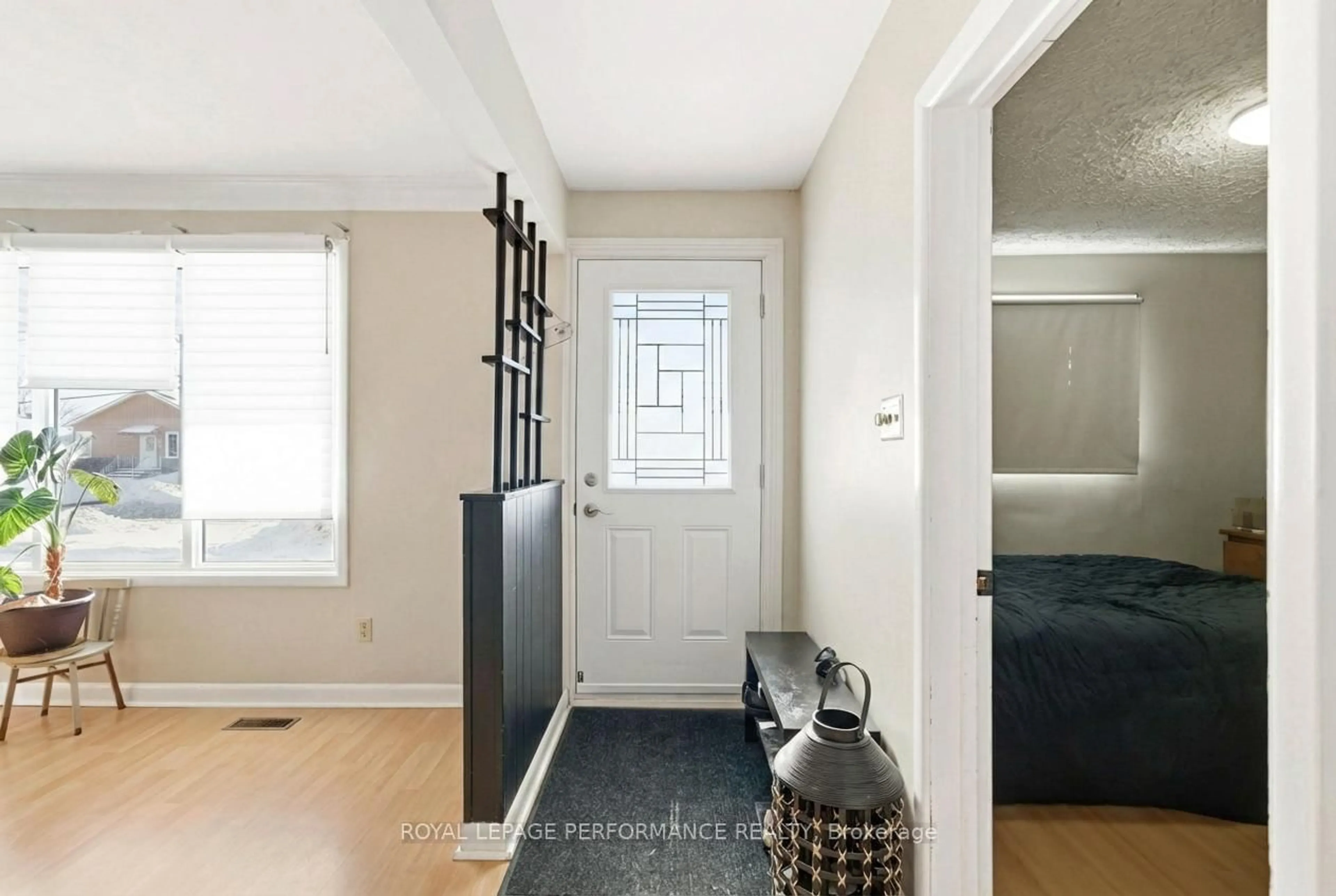 Indoor entryway for 253 Sunnyside Ave, Cornwall Ontario K6H 3E5